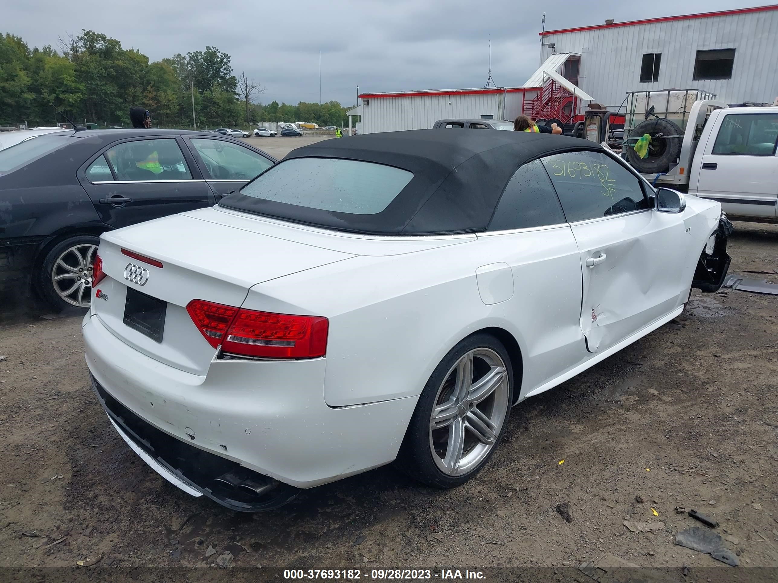 Photo 3 VIN: WAUCGAFH1BN011331 - AUDI S5 