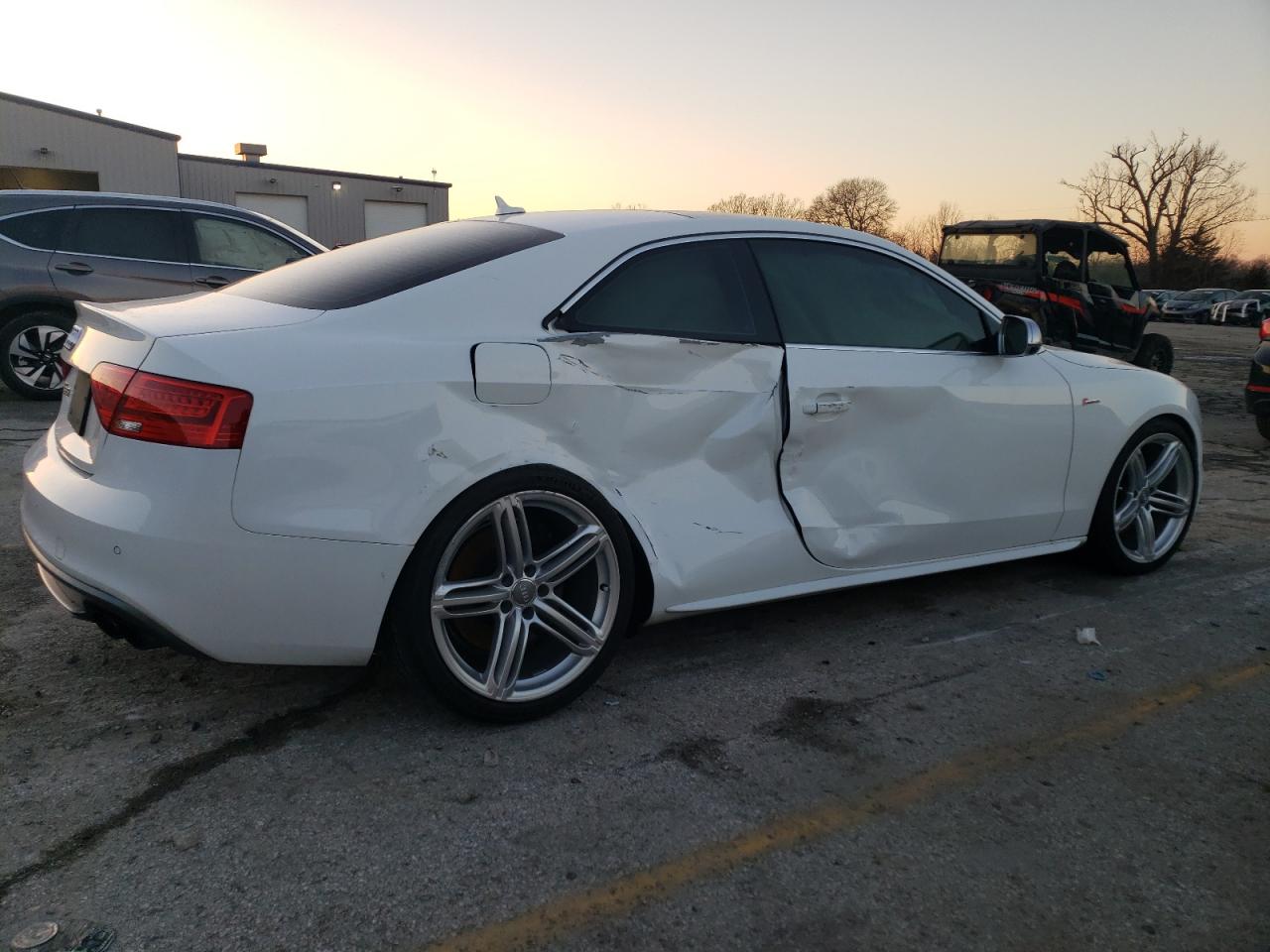 Photo 2 VIN: WAUCGAFR8DA049710 - AUDI RS5 