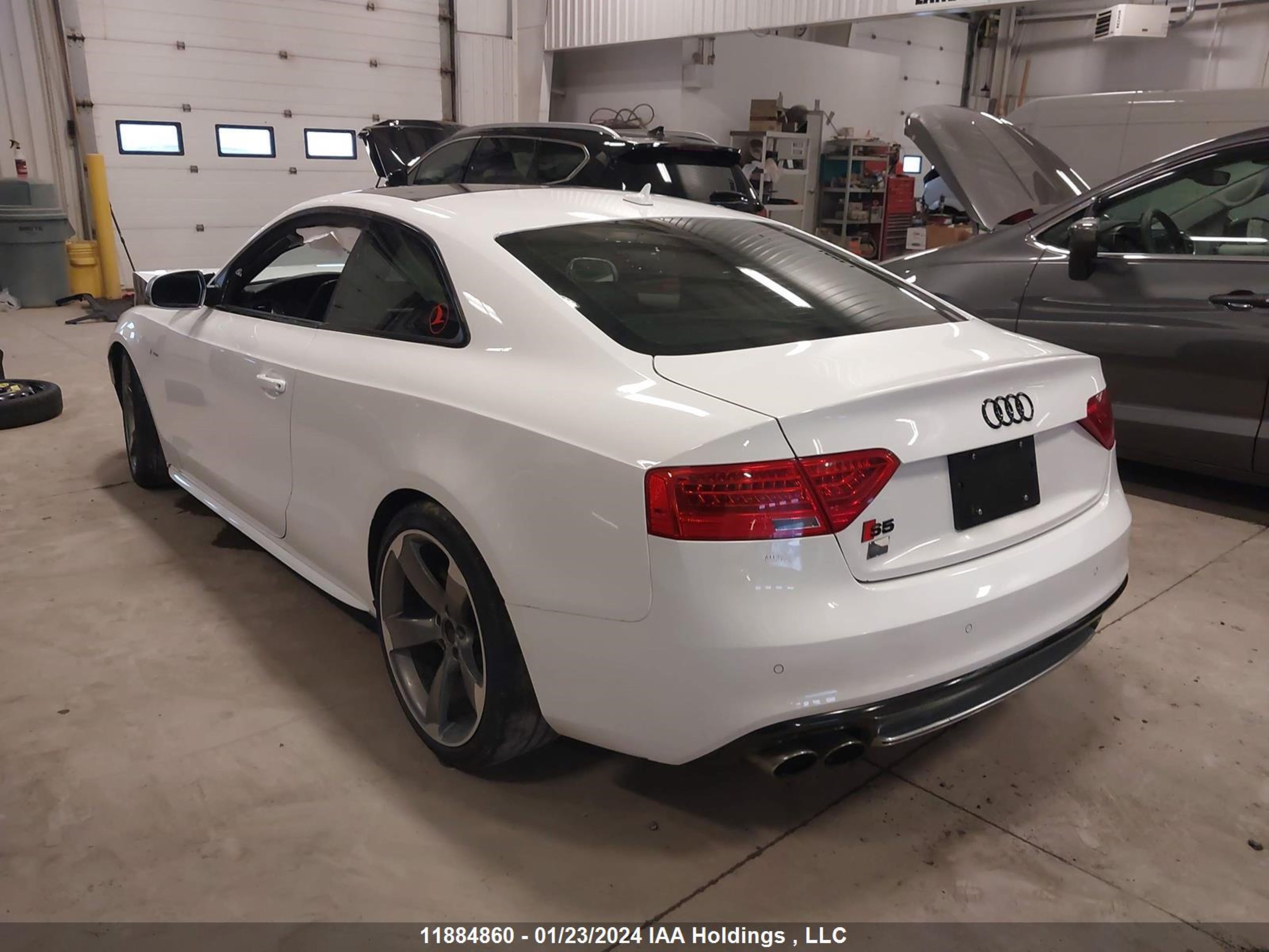 Photo 2 VIN: WAUCGBFR8DA067226 - AUDI S5 