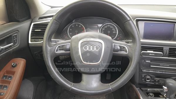 Photo 10 VIN: WAUCKC8R5BA077243 - AUDI Q5 