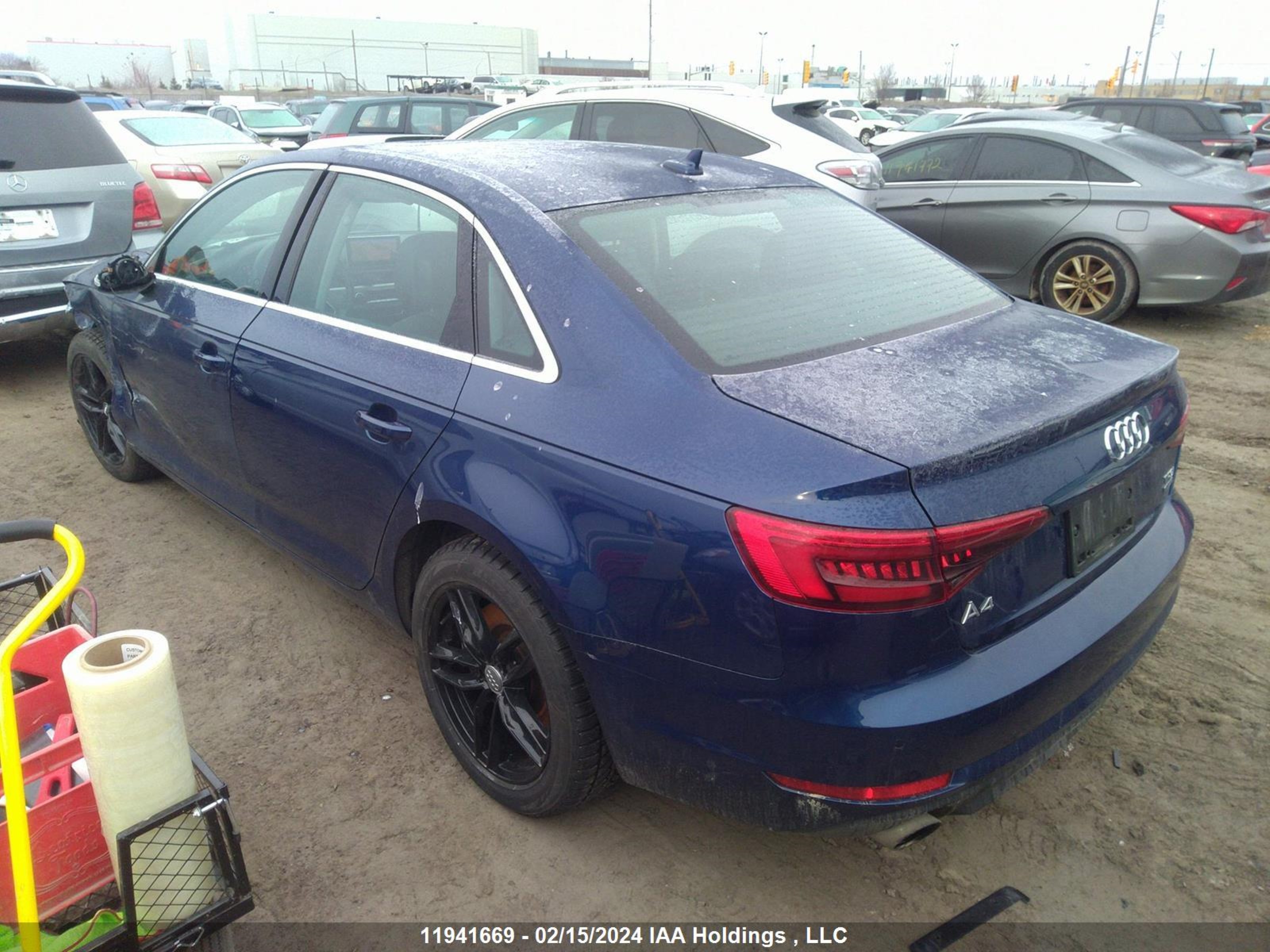 Photo 2 VIN: WAUCNBF44HN026441 - AUDI A4 