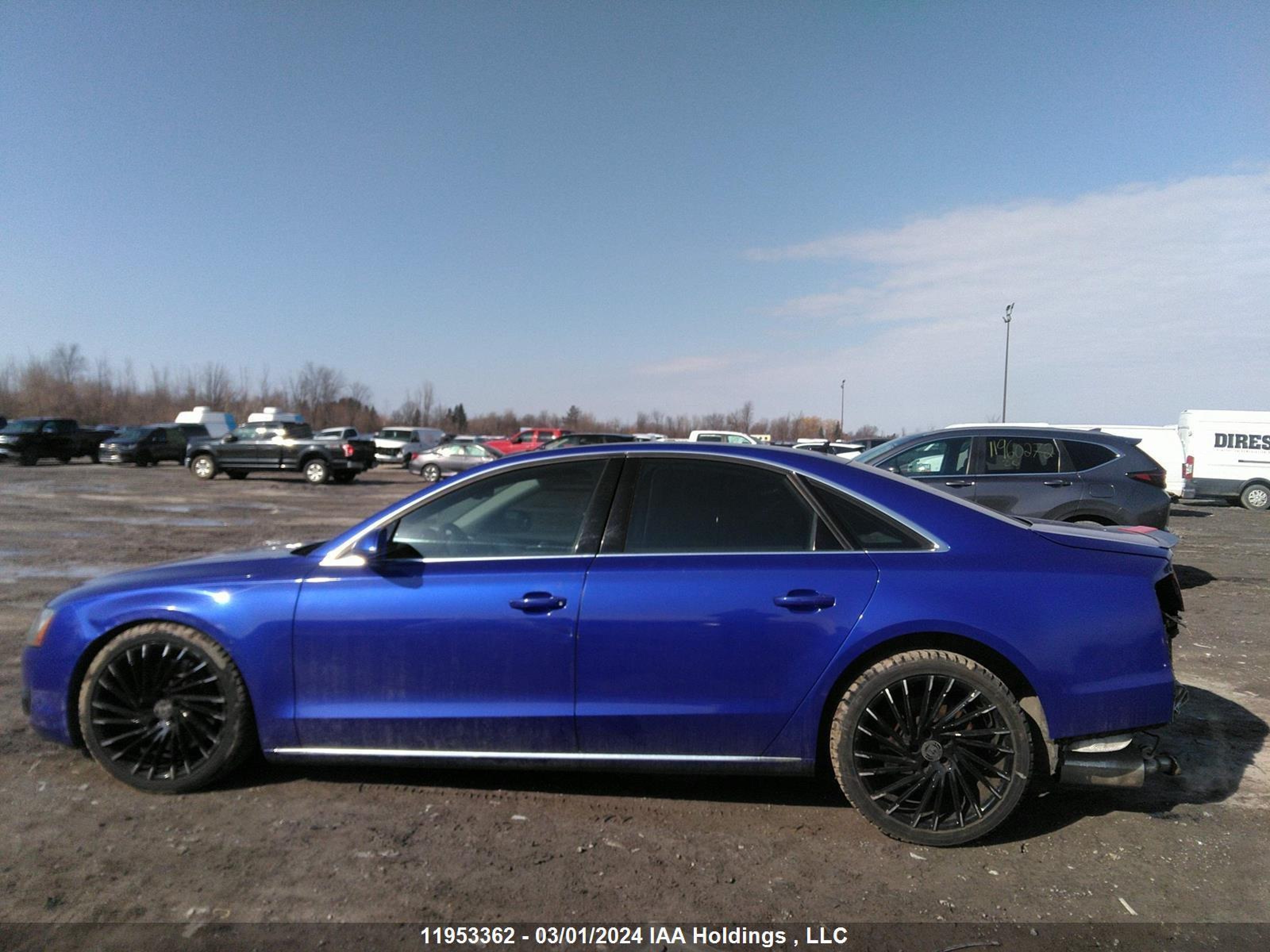 Photo 13 VIN: WAUCVAFD7CN003254 - AUDI A8 