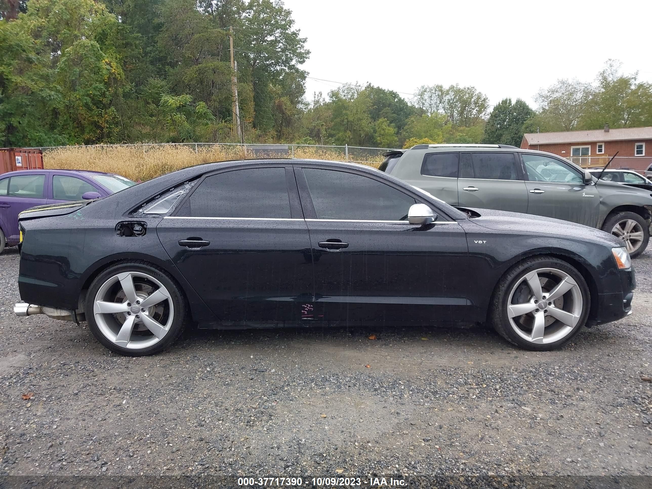 Photo 13 VIN: WAUD2AFD8DN028811 - AUDI S8 