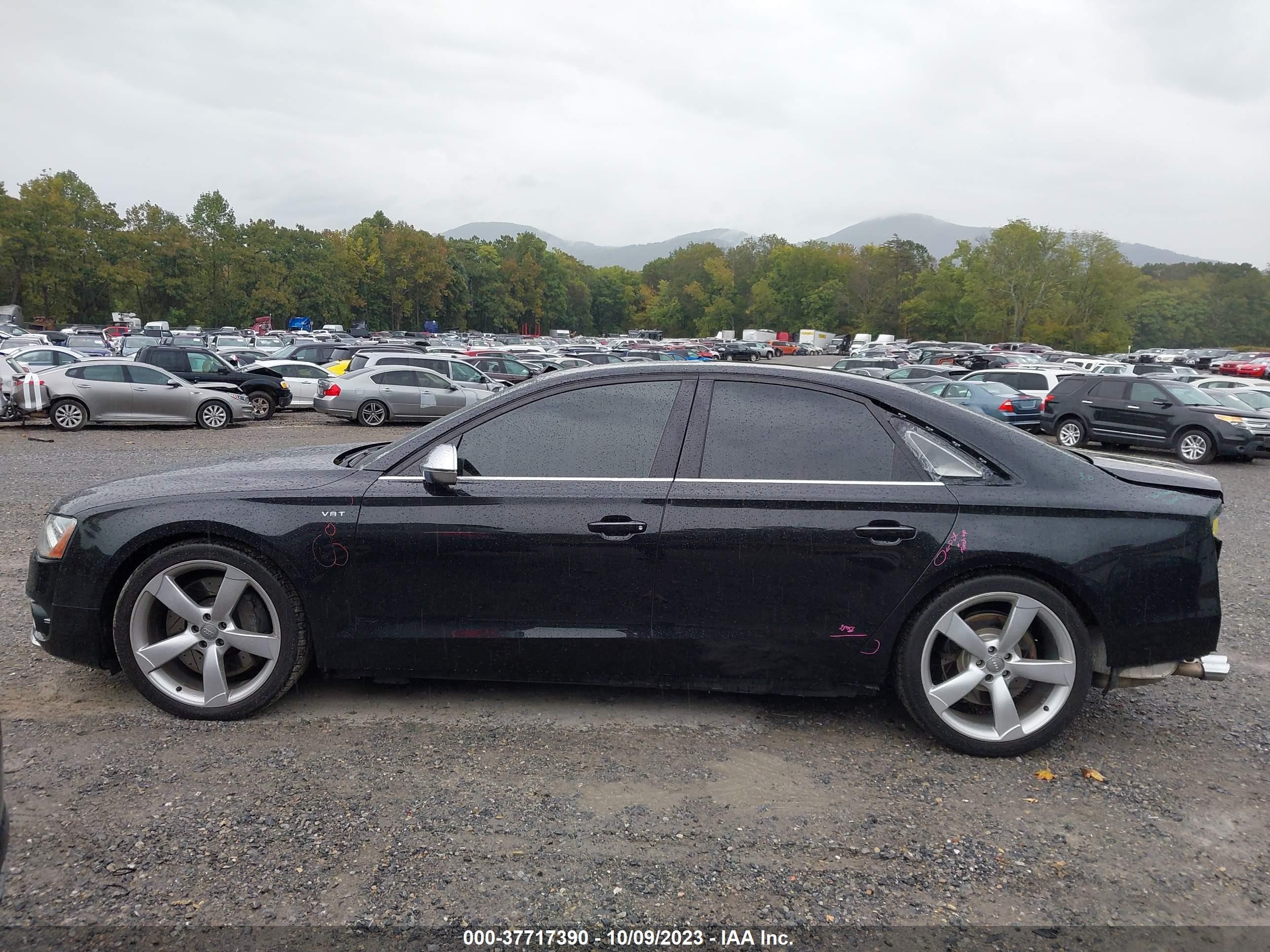 Photo 14 VIN: WAUD2AFD8DN028811 - AUDI S8 