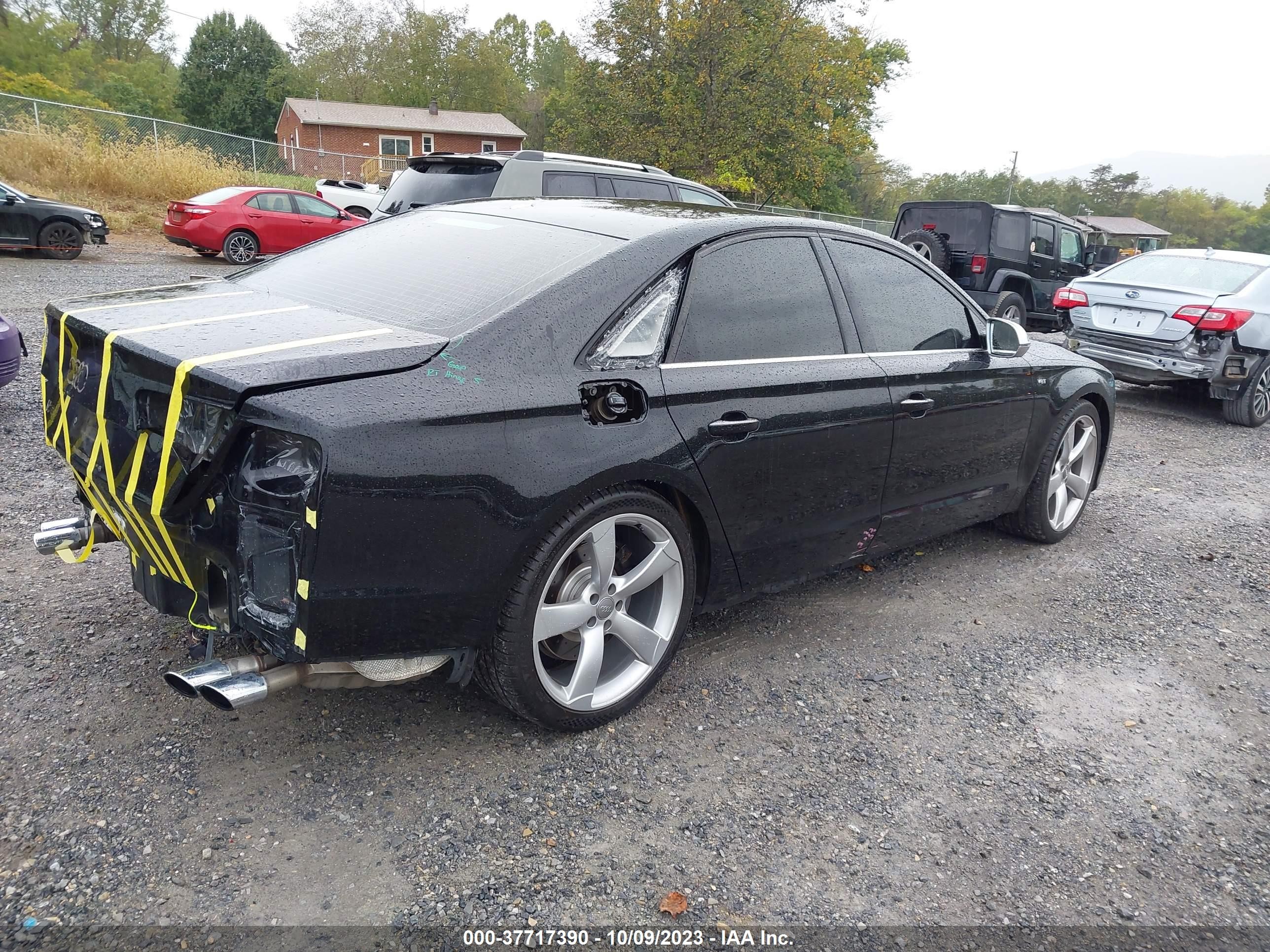 Photo 3 VIN: WAUD2AFD8DN028811 - AUDI S8 