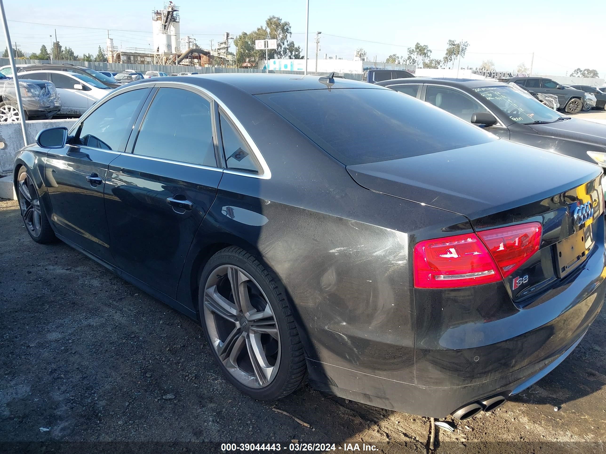 Photo 2 VIN: WAUD2AFDXEN008688 - AUDI S8 