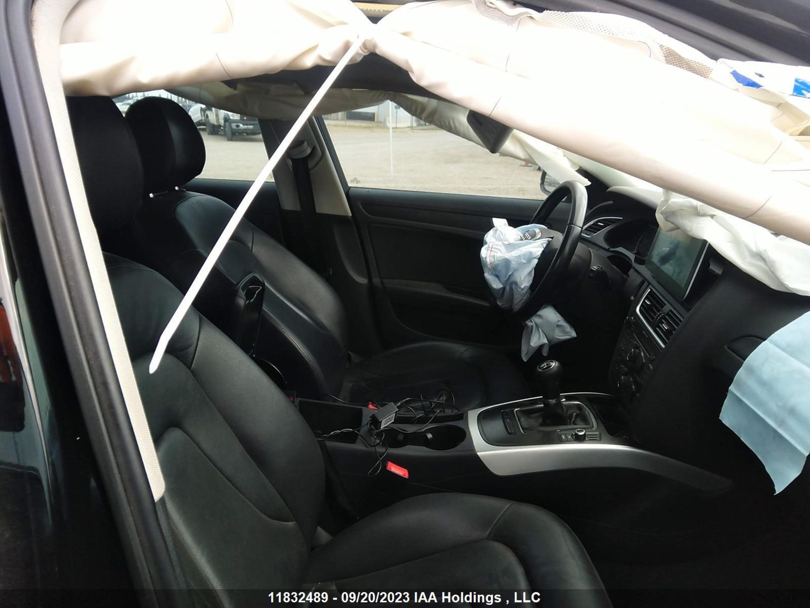 Photo 4 VIN: WAUDFCFL6BN048690 - AUDI A4 