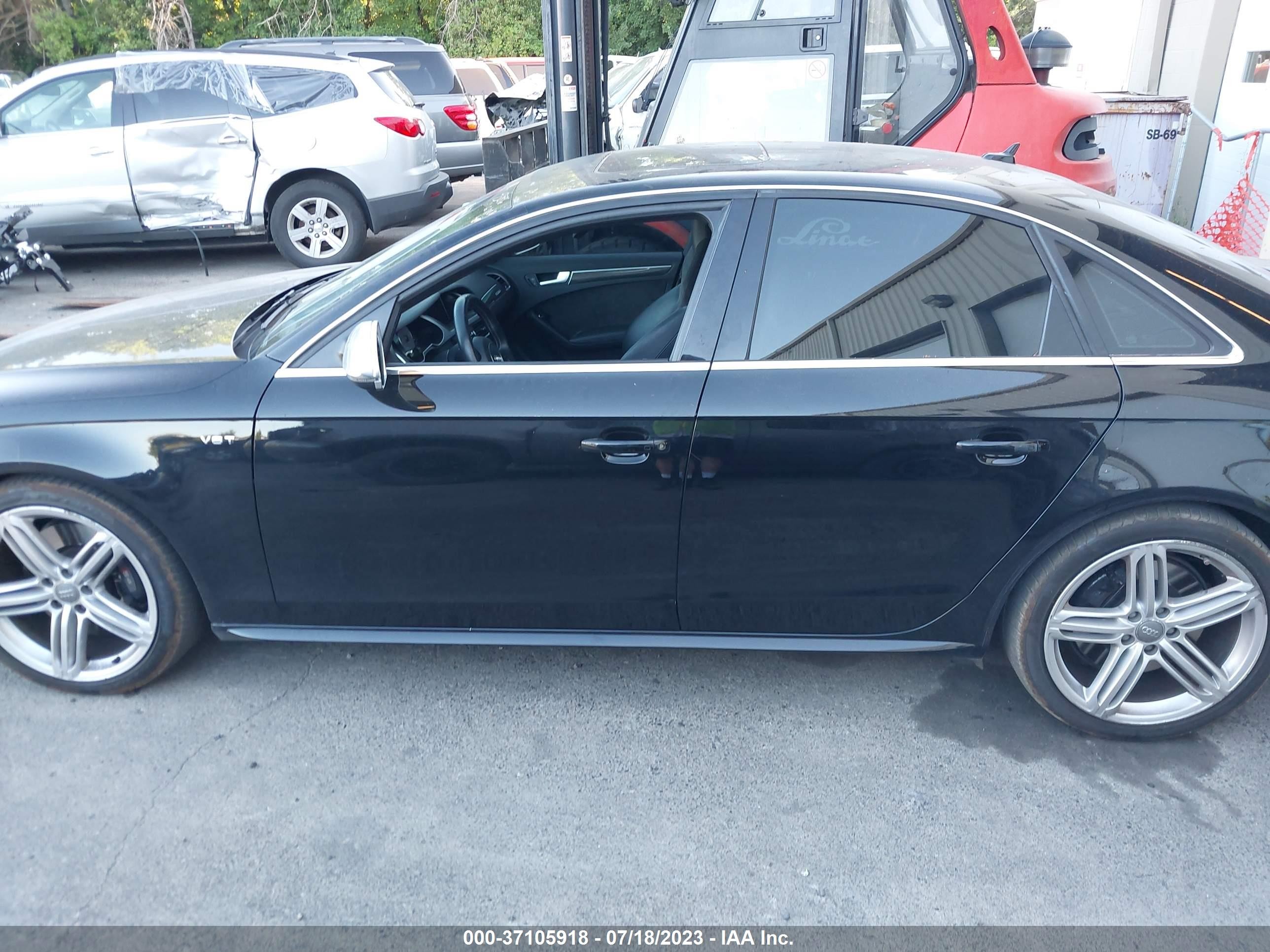 Photo 13 VIN: WAUDGAFL3EA045842 - AUDI S4 