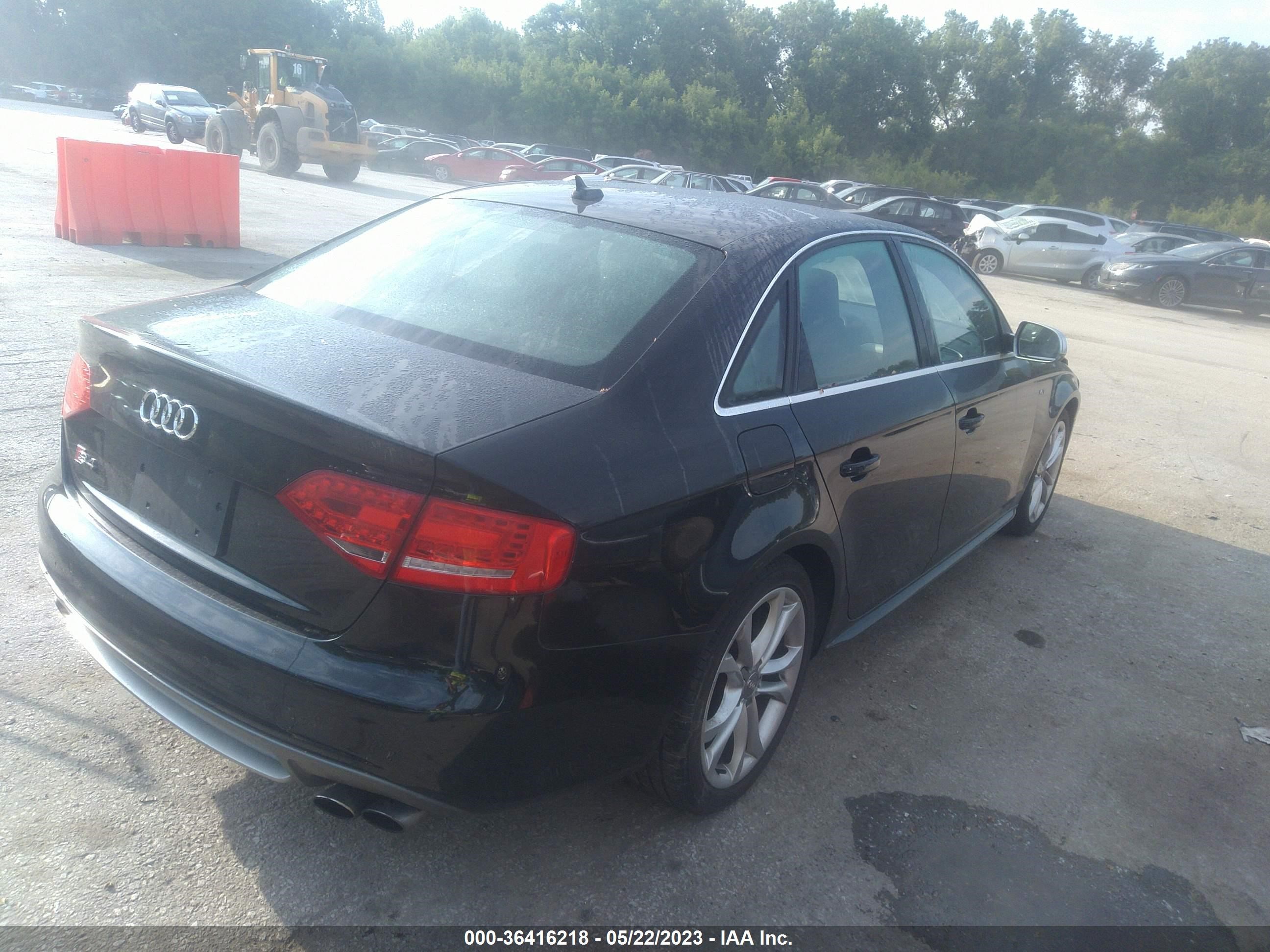 Photo 3 VIN: WAUDGAFL6BA133876 - AUDI S4 