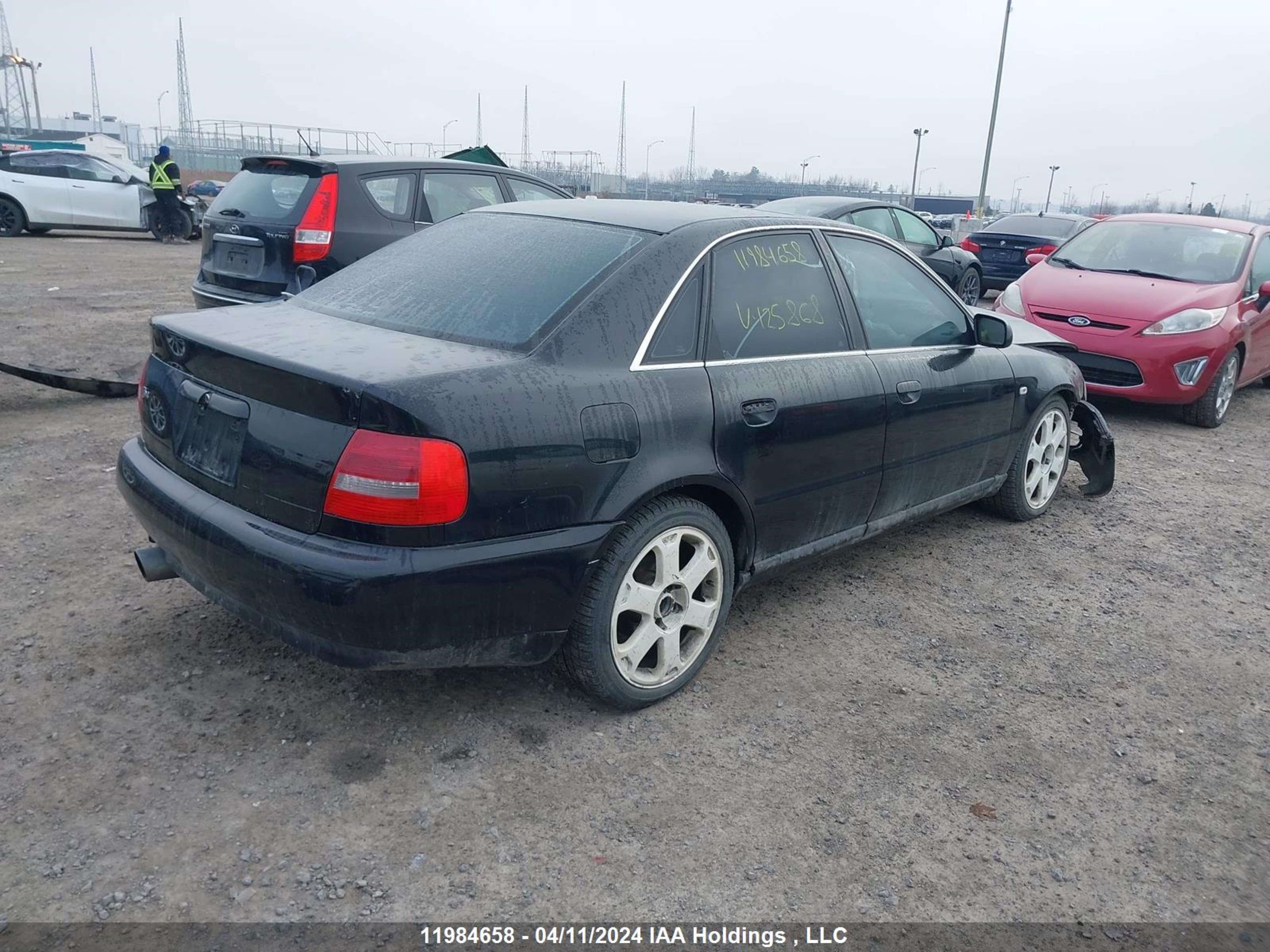 Photo 3 VIN: WAUDH28D9YA125868 - AUDI A4 