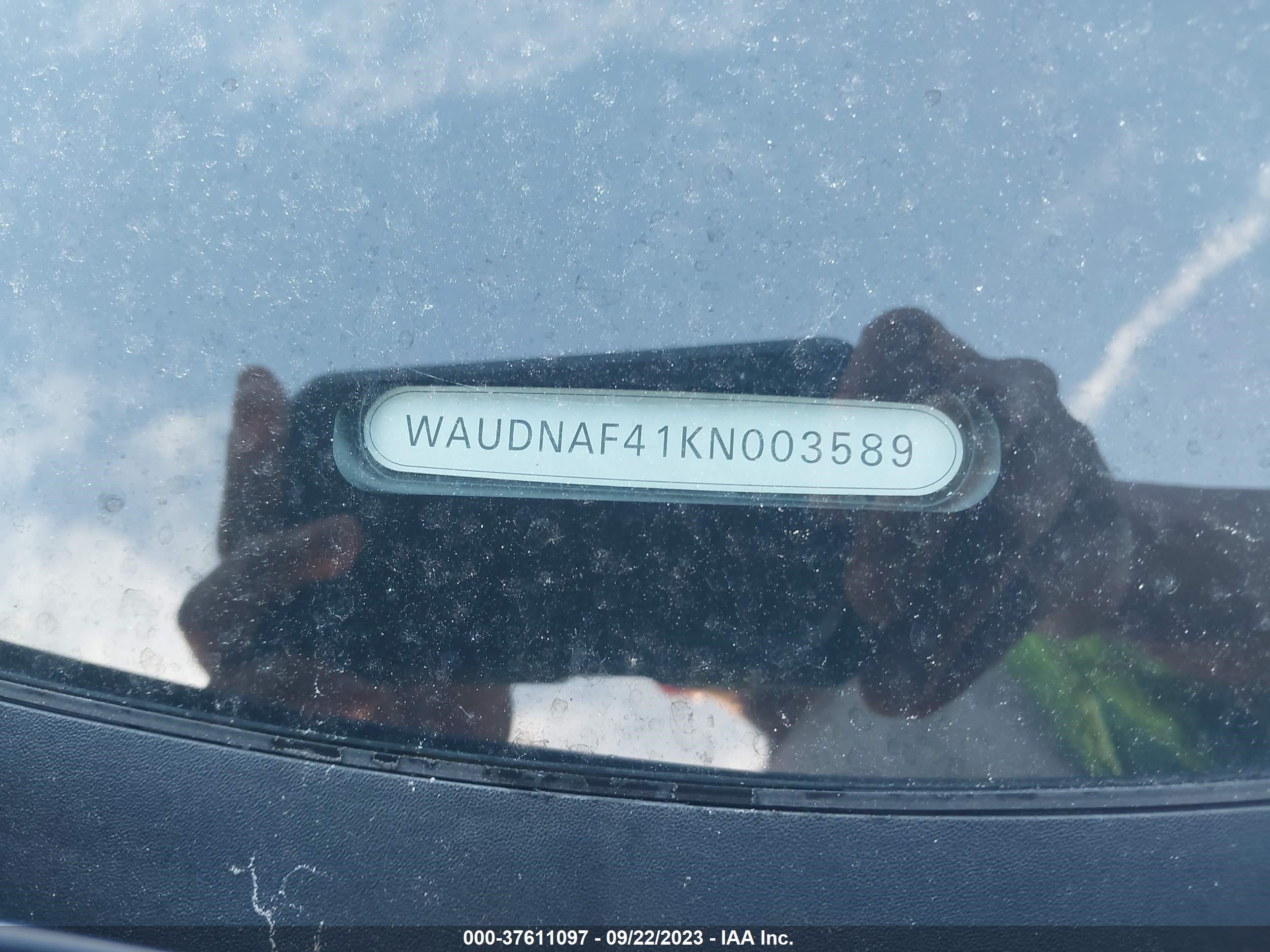 Photo 8 VIN: WAUDNAF41KN003589 - AUDI A4 