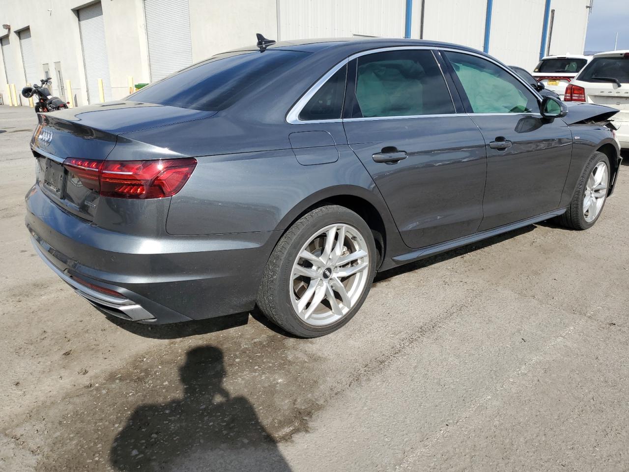 Photo 2 VIN: WAUEAAF42MA018337 - AUDI A4 