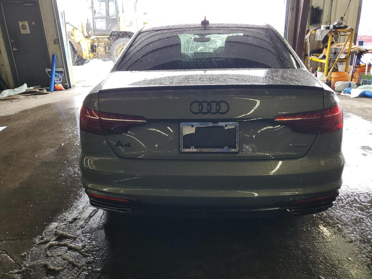 Photo 5 VIN: WAUEABF42PA010880 - AUDI A4 