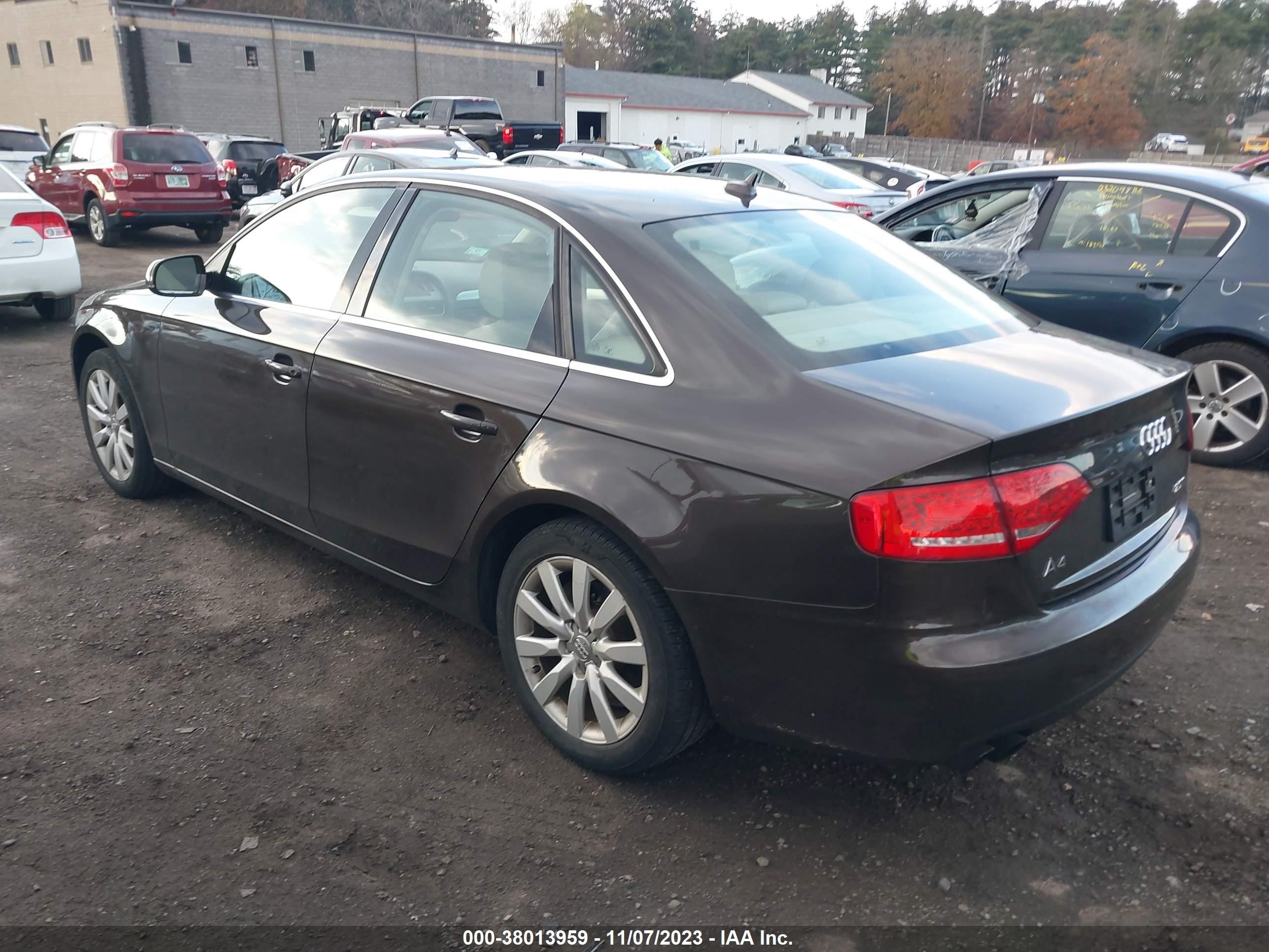 Photo 2 VIN: WAUEFAFL3BN002887 - AUDI A4 