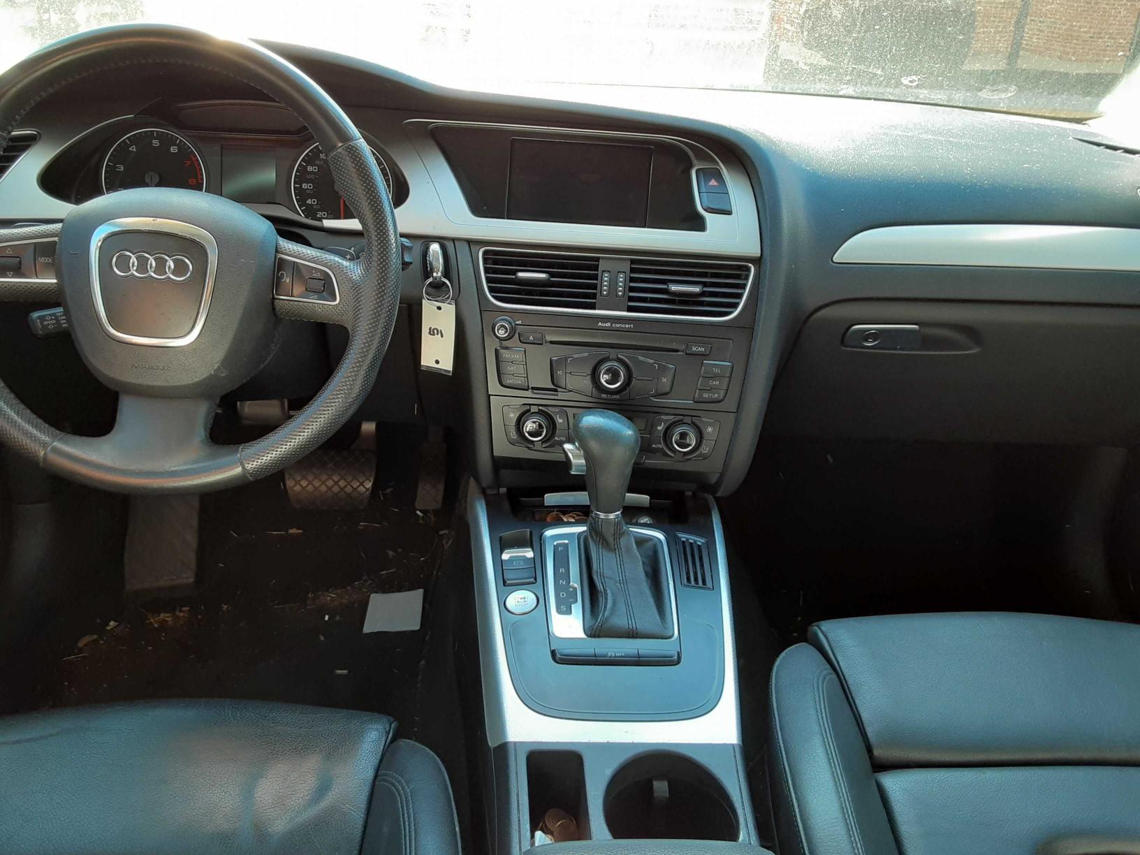 Photo 8 VIN: WAUEFAFL8CN020237 - AUDI A4 PREMIUM 