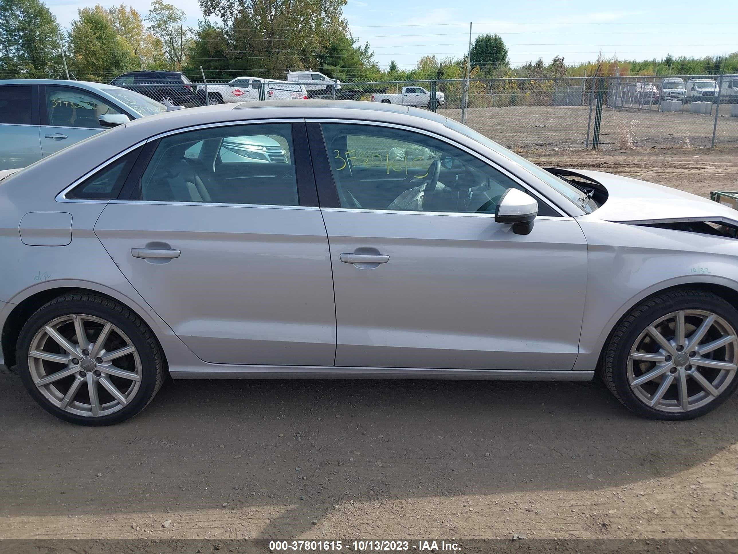 Photo 12 VIN: WAUEFGFF7F1046952 - AUDI A3 