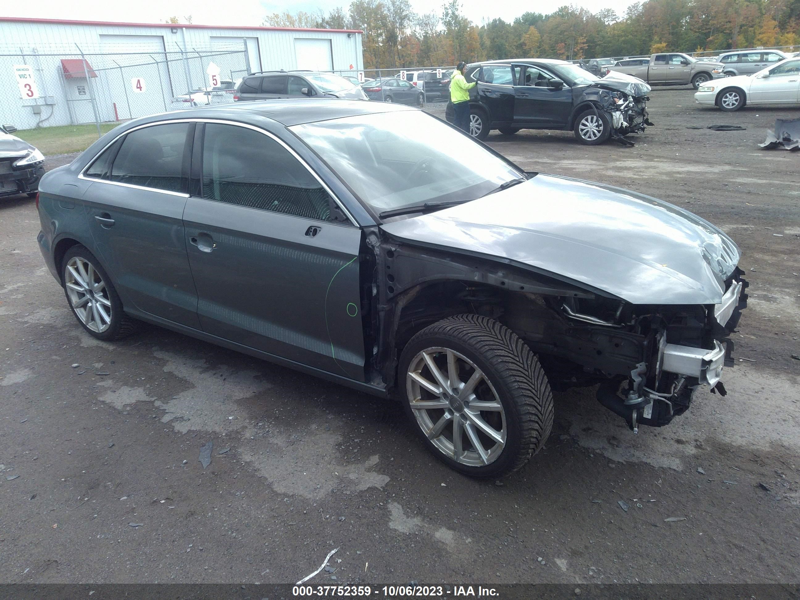 Photo 0 VIN: WAUEFGFF8F1051609 - AUDI A3 