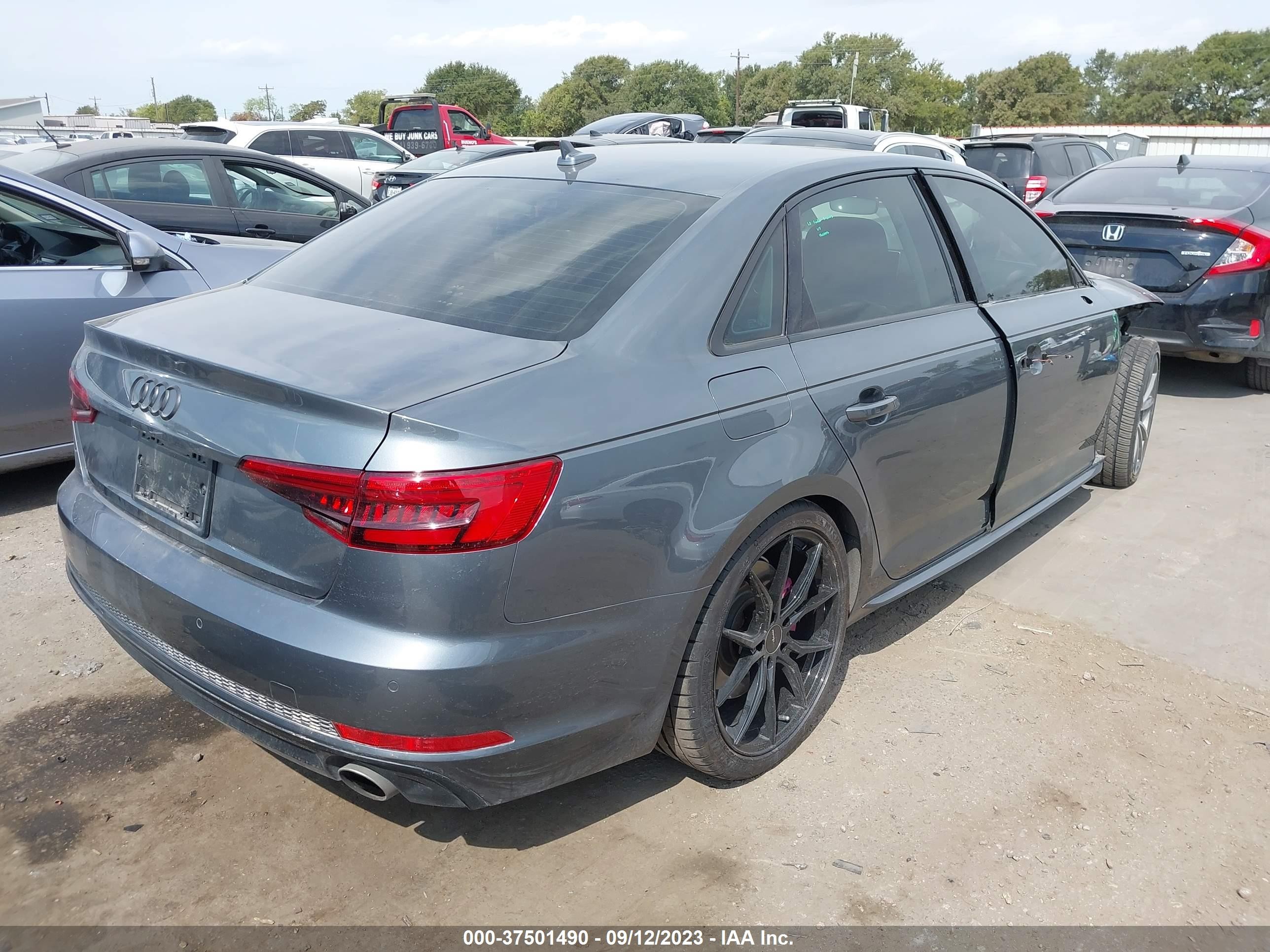 Photo 3 VIN: WAUENAF41HN013889 - AUDI A4 