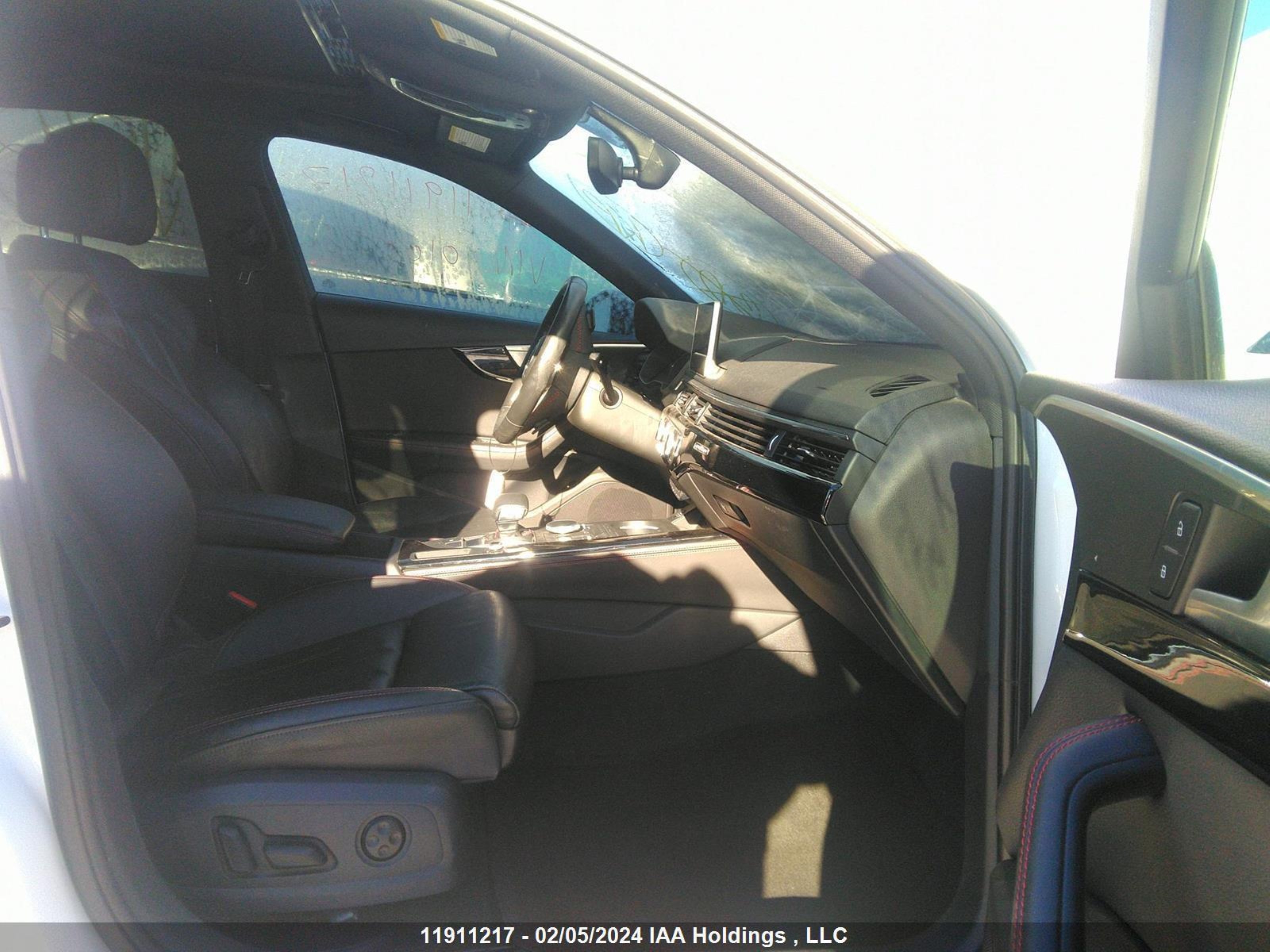 Photo 4 VIN: WAUENAF43JN010028 - AUDI A4 