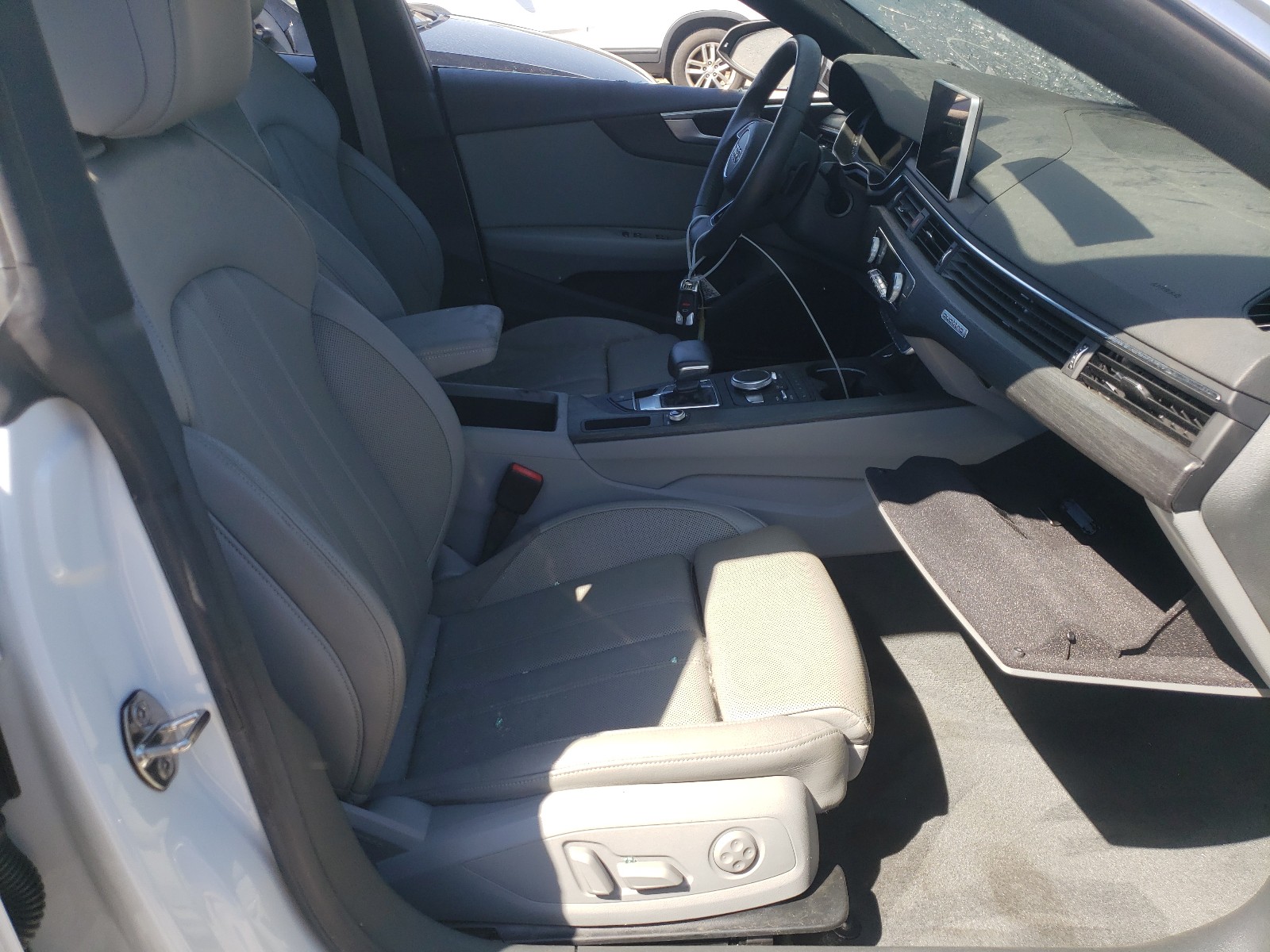 Photo 4 VIN: WAUENCF54JA010146 - AUDI A5 PREMIUM 