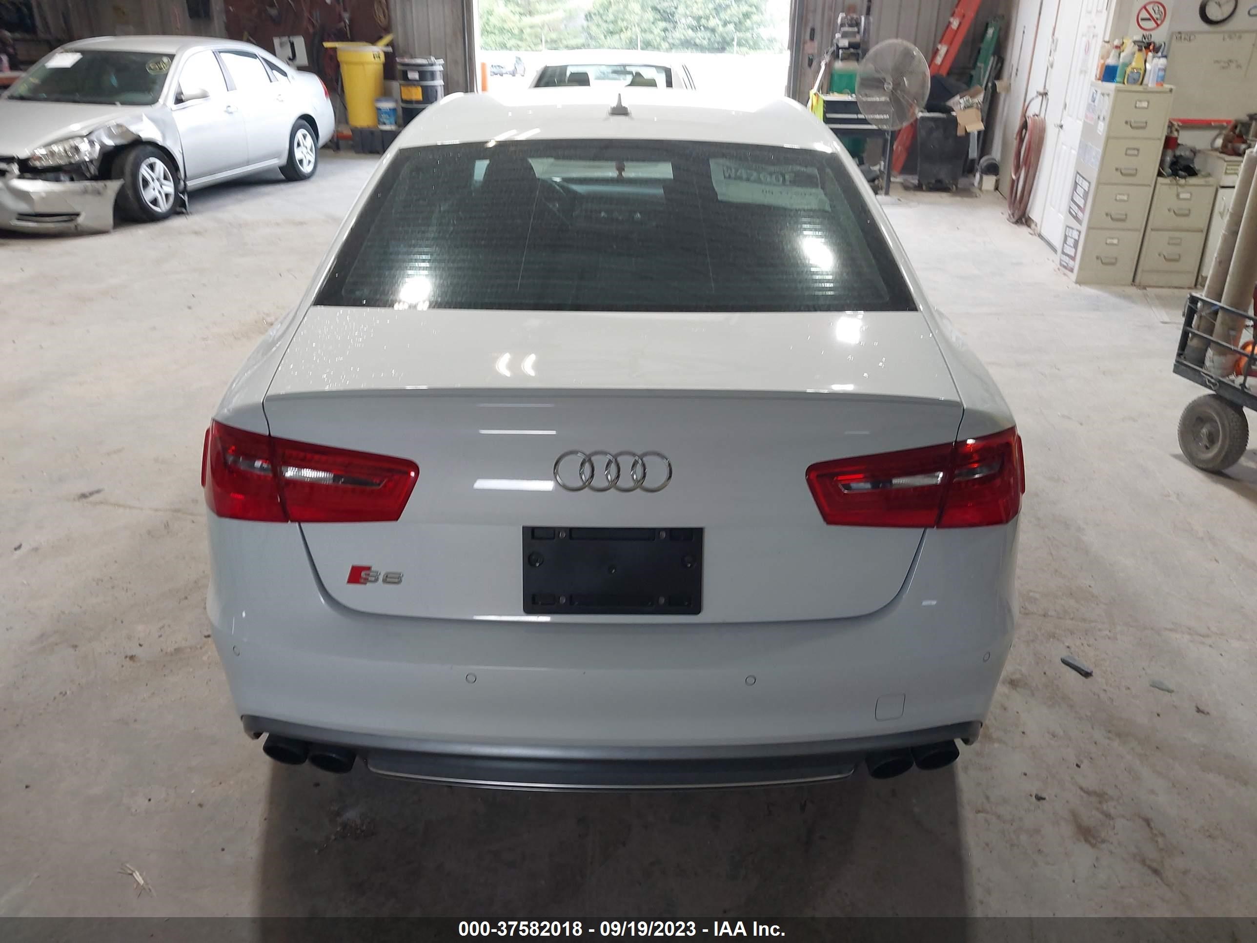 Photo 16 VIN: WAUF2AFC0DN112122 - AUDI S6 