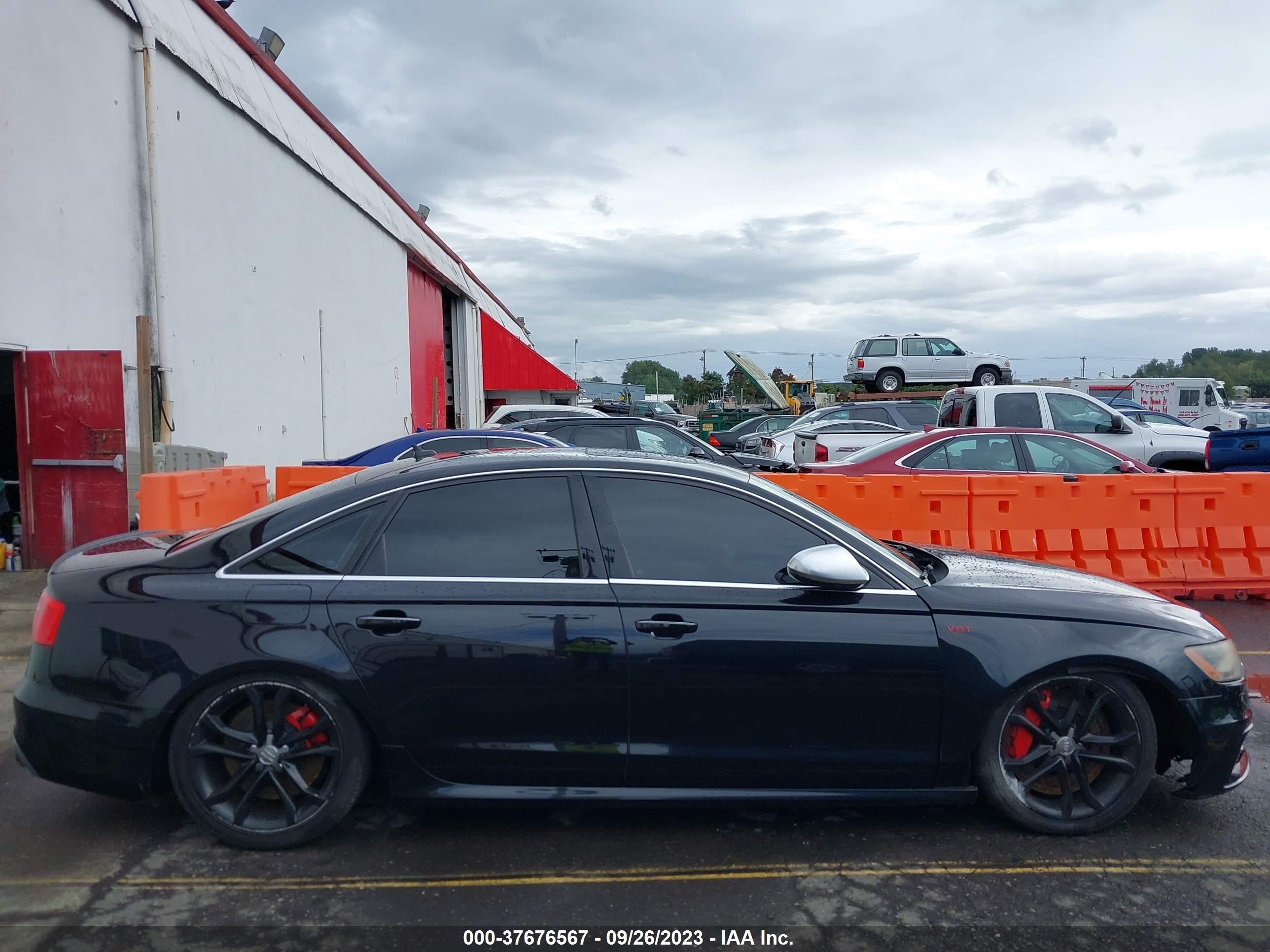 Photo 12 VIN: WAUF2AFC3DN130811 - AUDI S6 