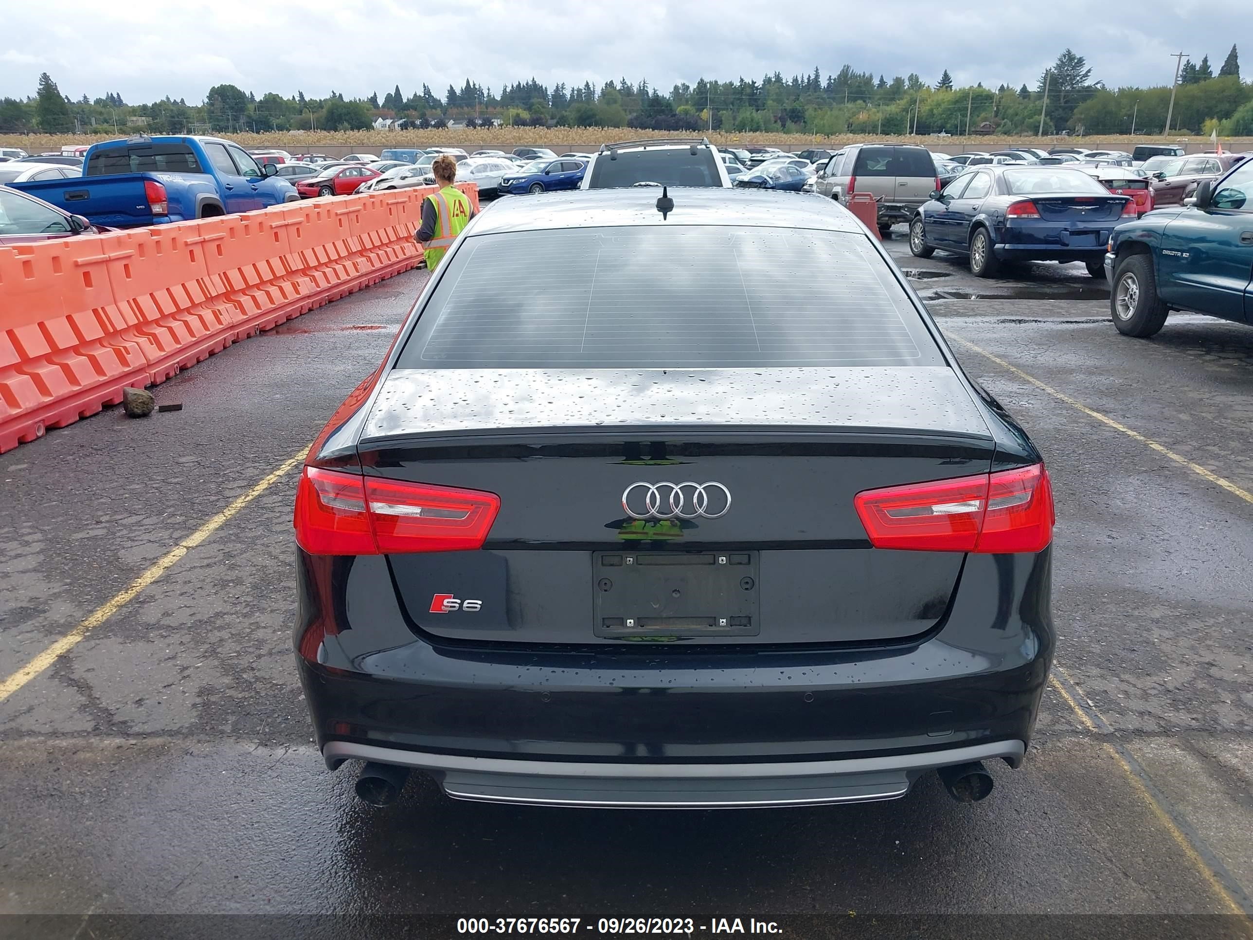 Photo 15 VIN: WAUF2AFC3DN130811 - AUDI S6 