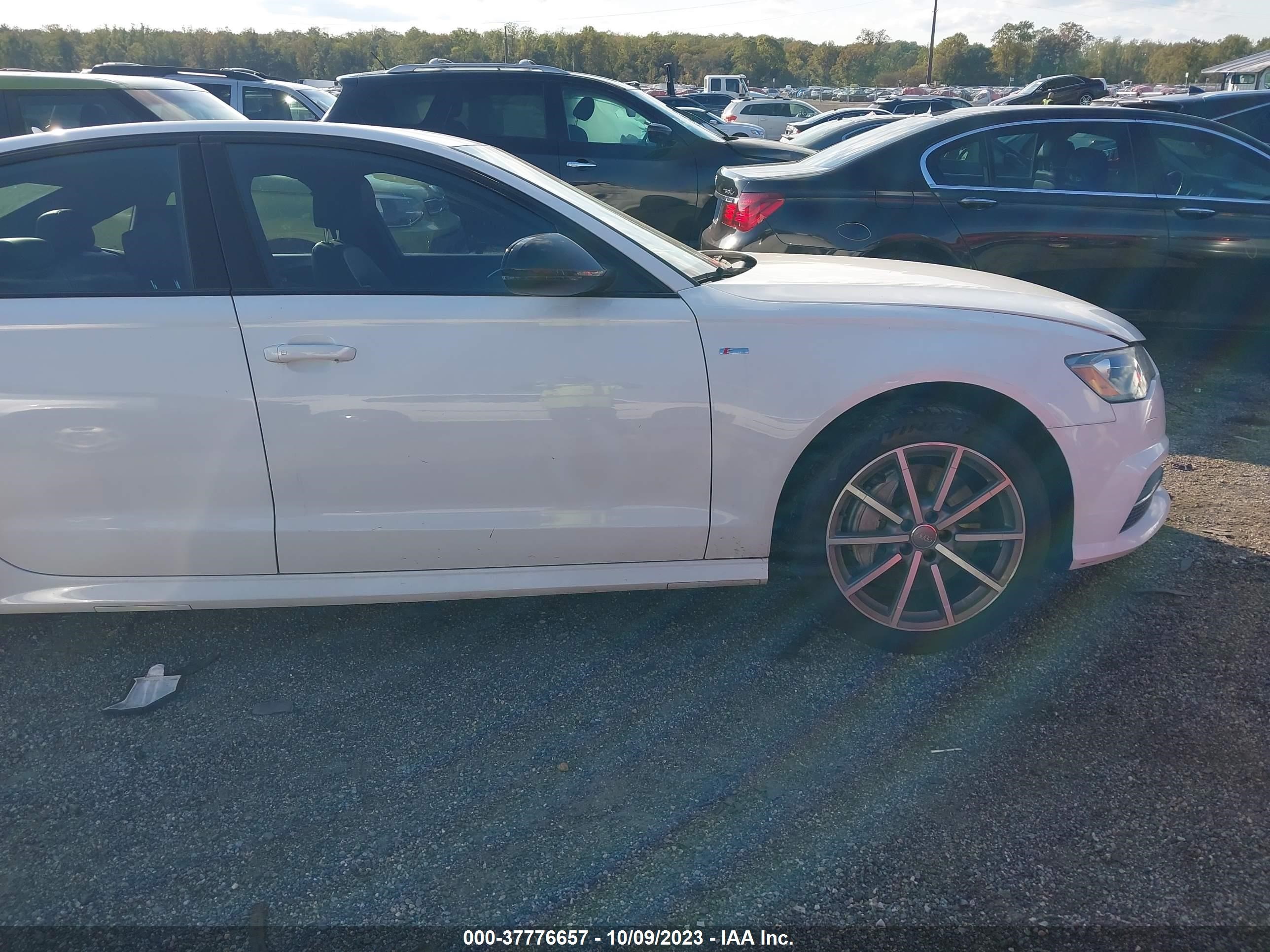 Photo 12 VIN: WAUF8AFC3JN113145 - AUDI A6 