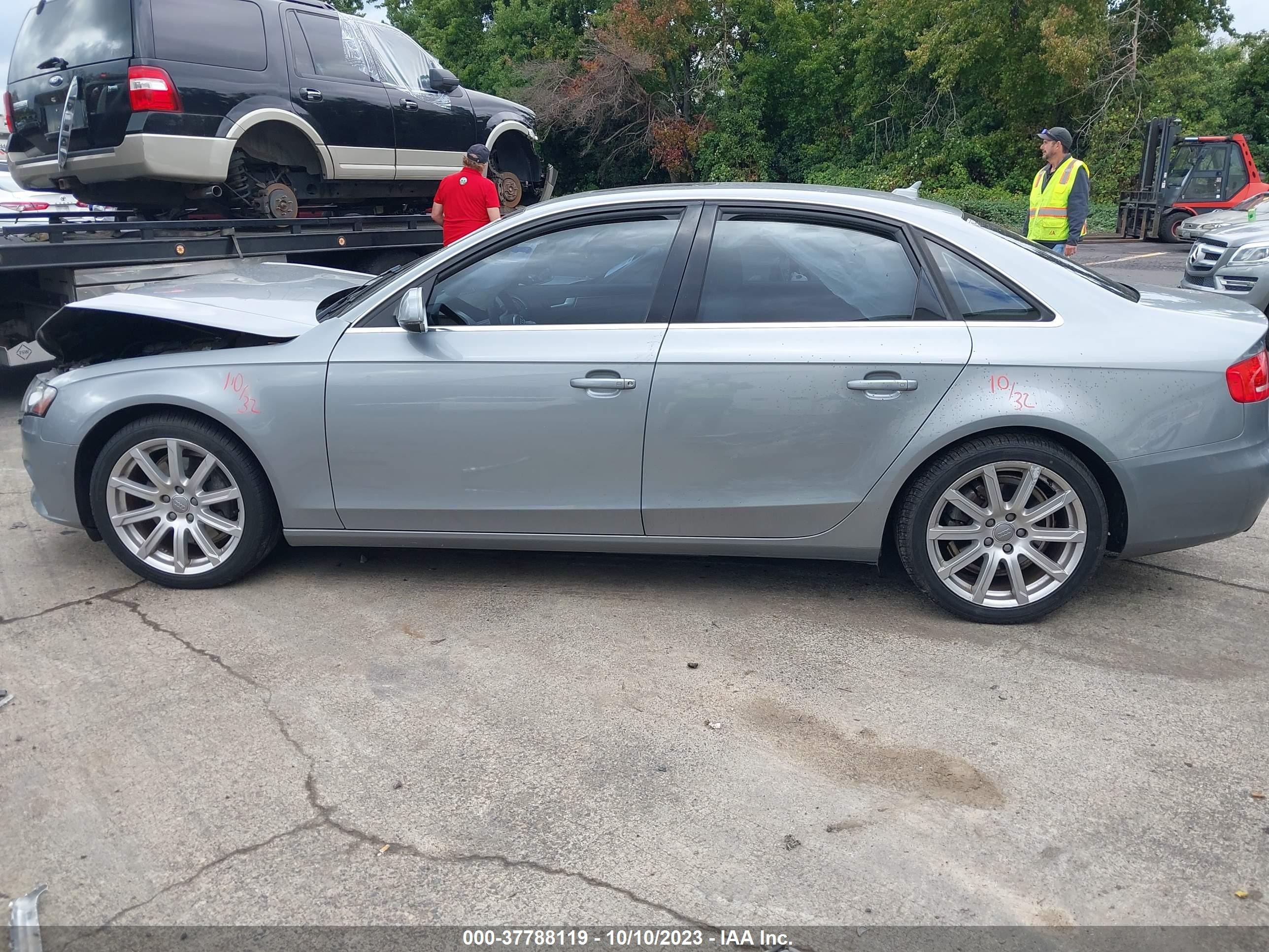 Photo 13 VIN: WAUFFAFL3BN047462 - AUDI A4 