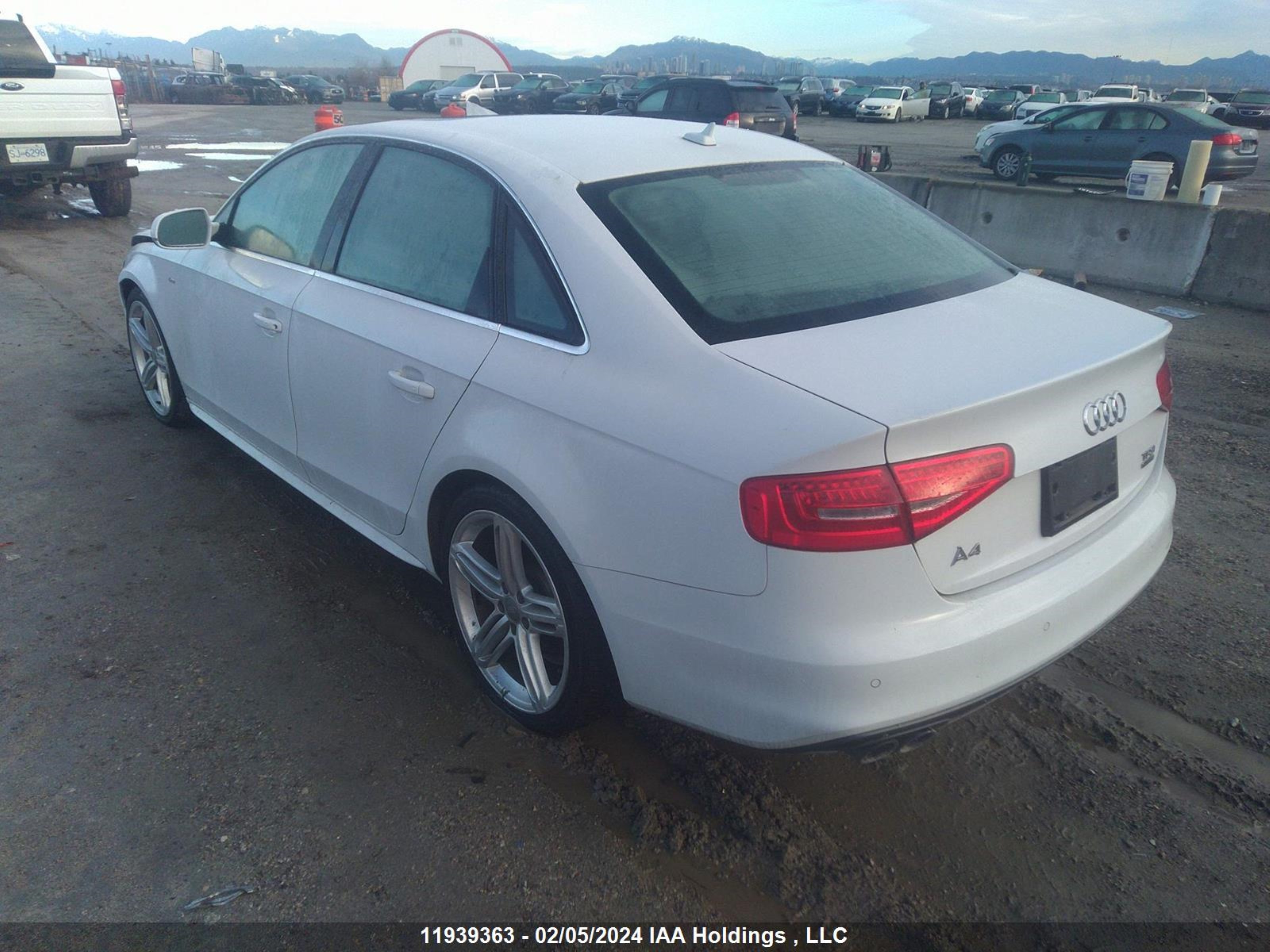 Photo 2 VIN: WAUFFCFL3GN015579 - AUDI A4 