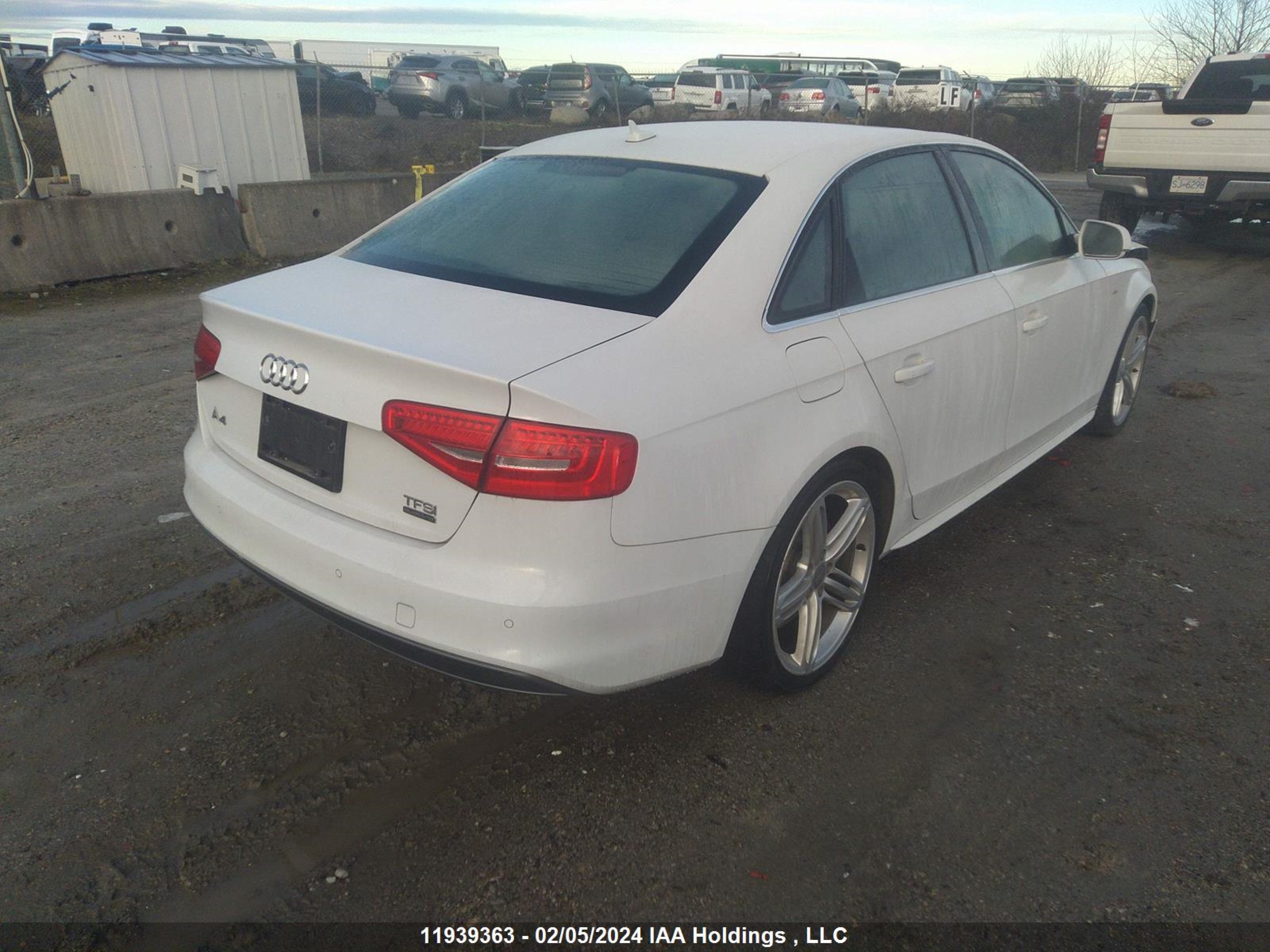 Photo 3 VIN: WAUFFCFL3GN015579 - AUDI A4 