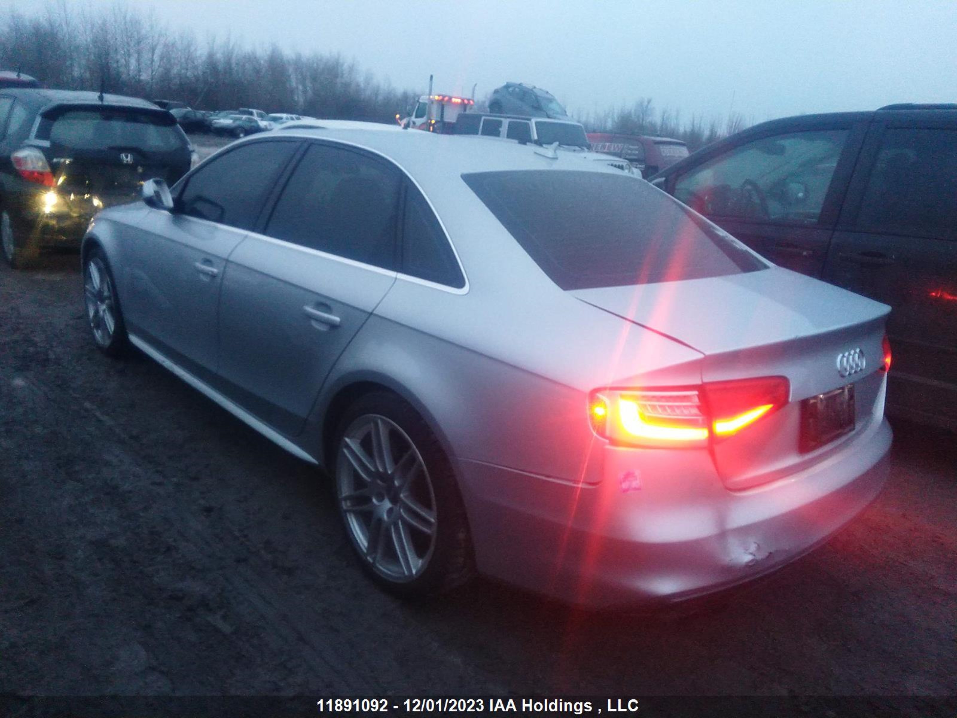 Photo 2 VIN: WAUFFCFLXDA173081 - AUDI A4 