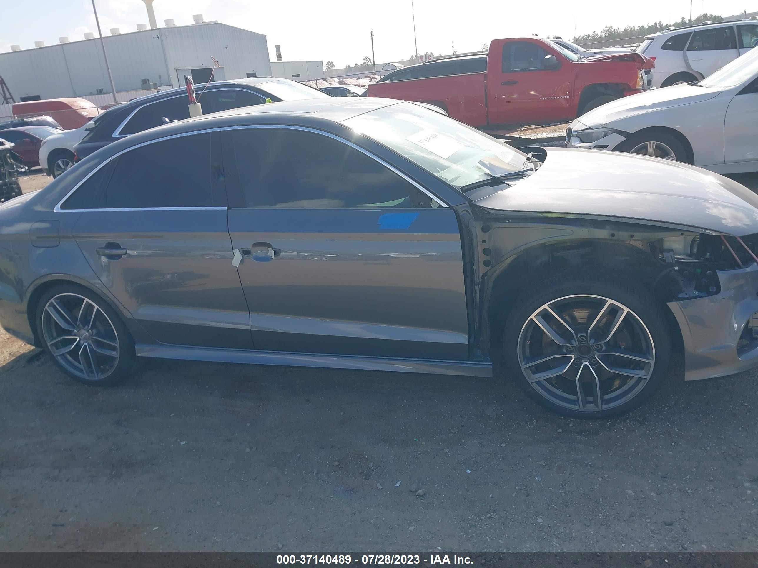 Photo 13 VIN: WAUFFGFF4F1118002 - AUDI S3 