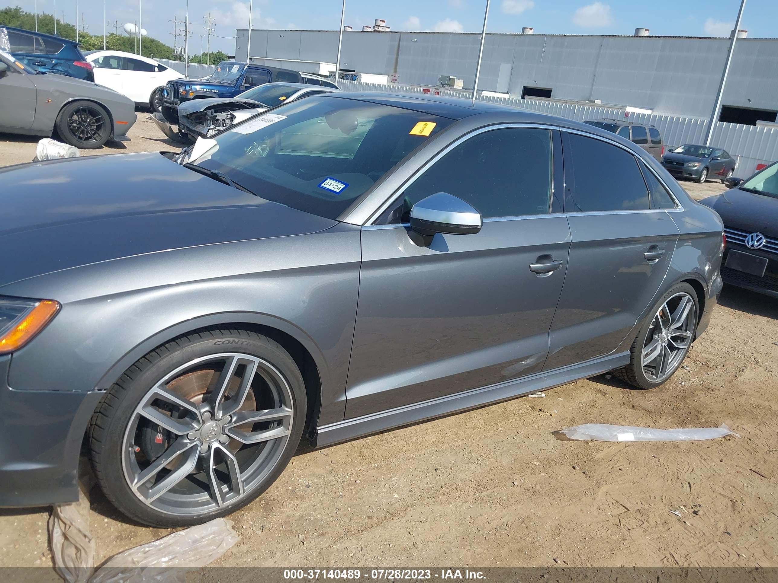 Photo 14 VIN: WAUFFGFF4F1118002 - AUDI S3 