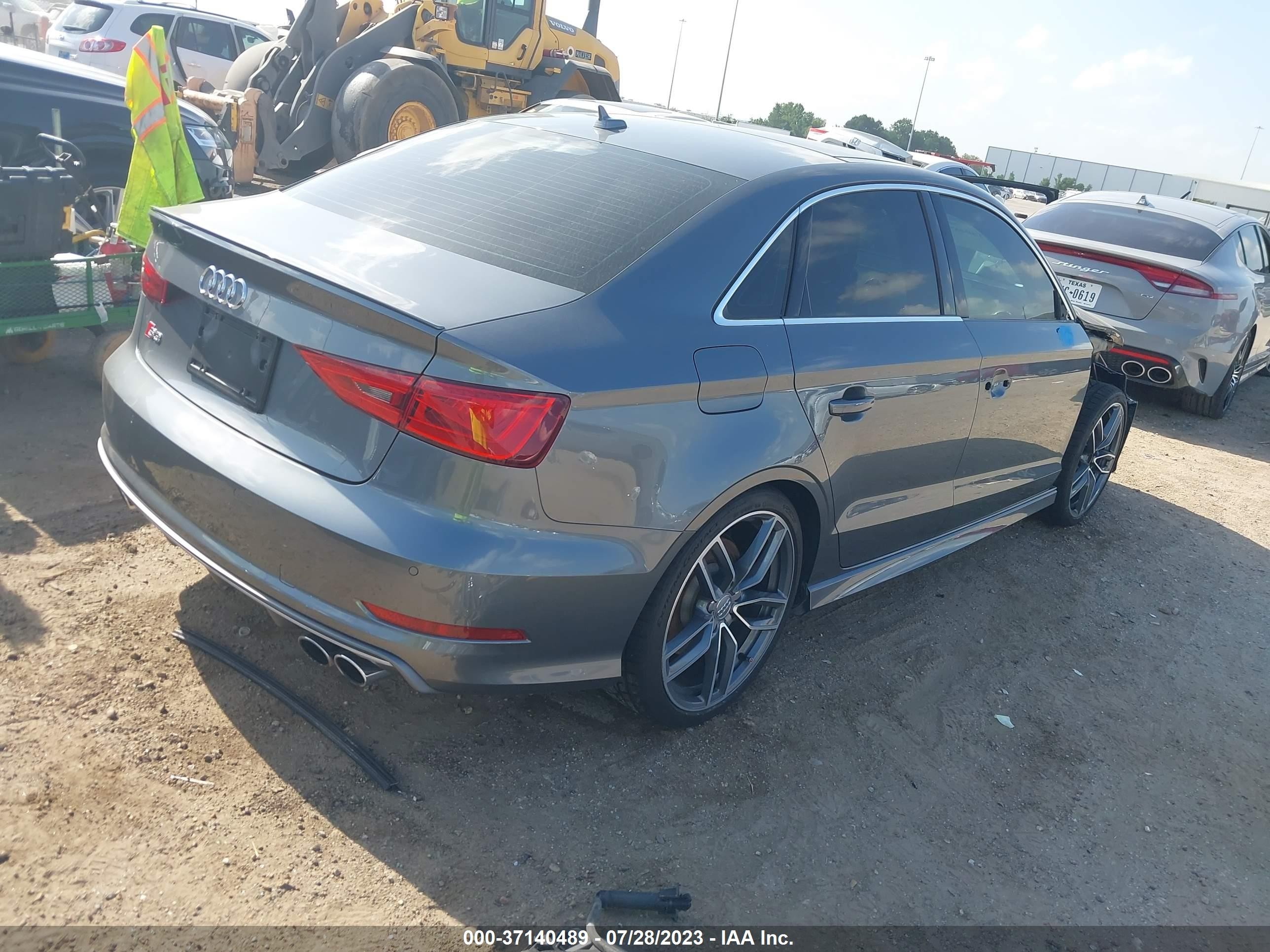 Photo 3 VIN: WAUFFGFF4F1118002 - AUDI S3 