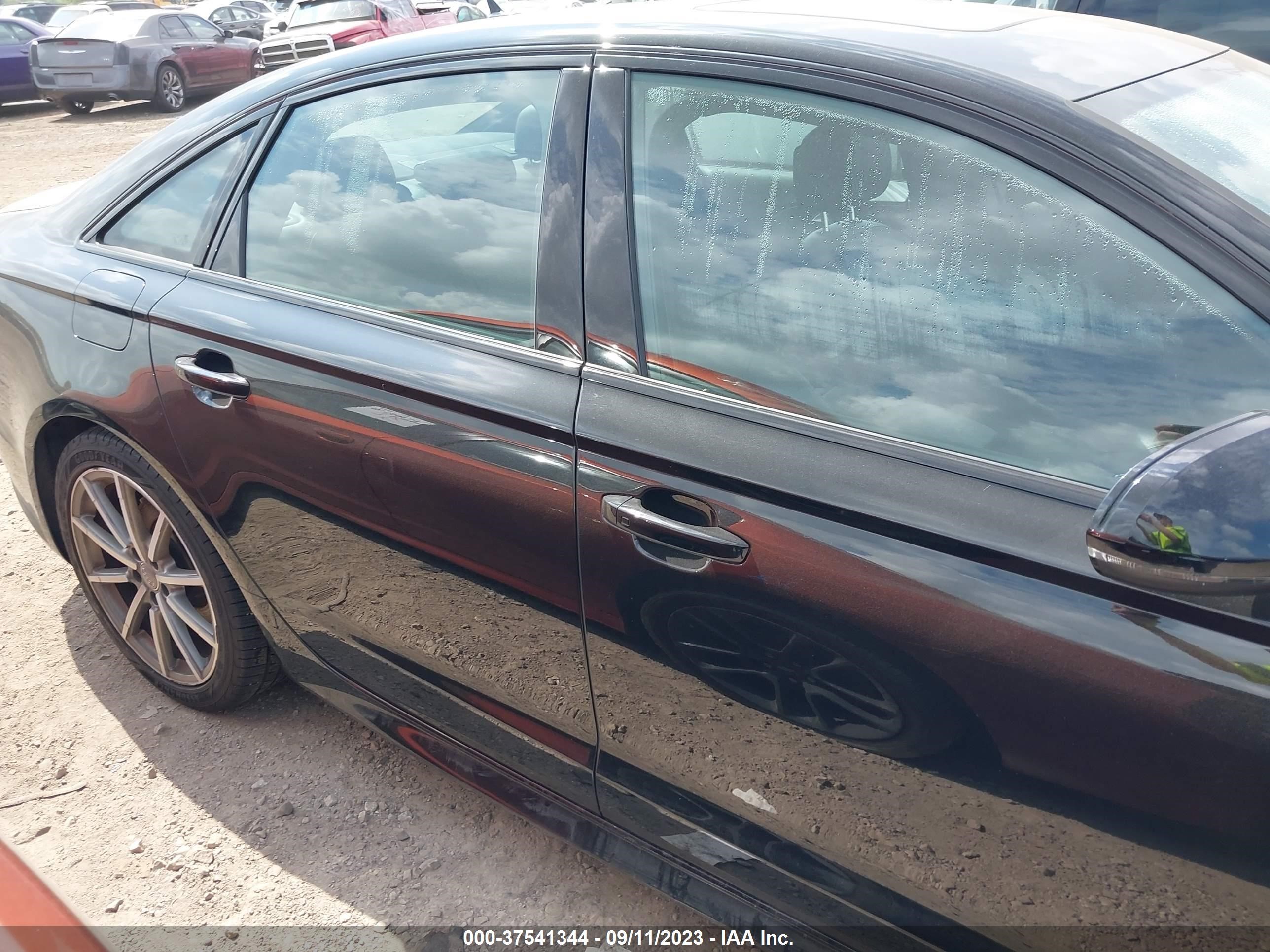 Photo 12 VIN: WAUG8AFCXJN031482 - AUDI A6 