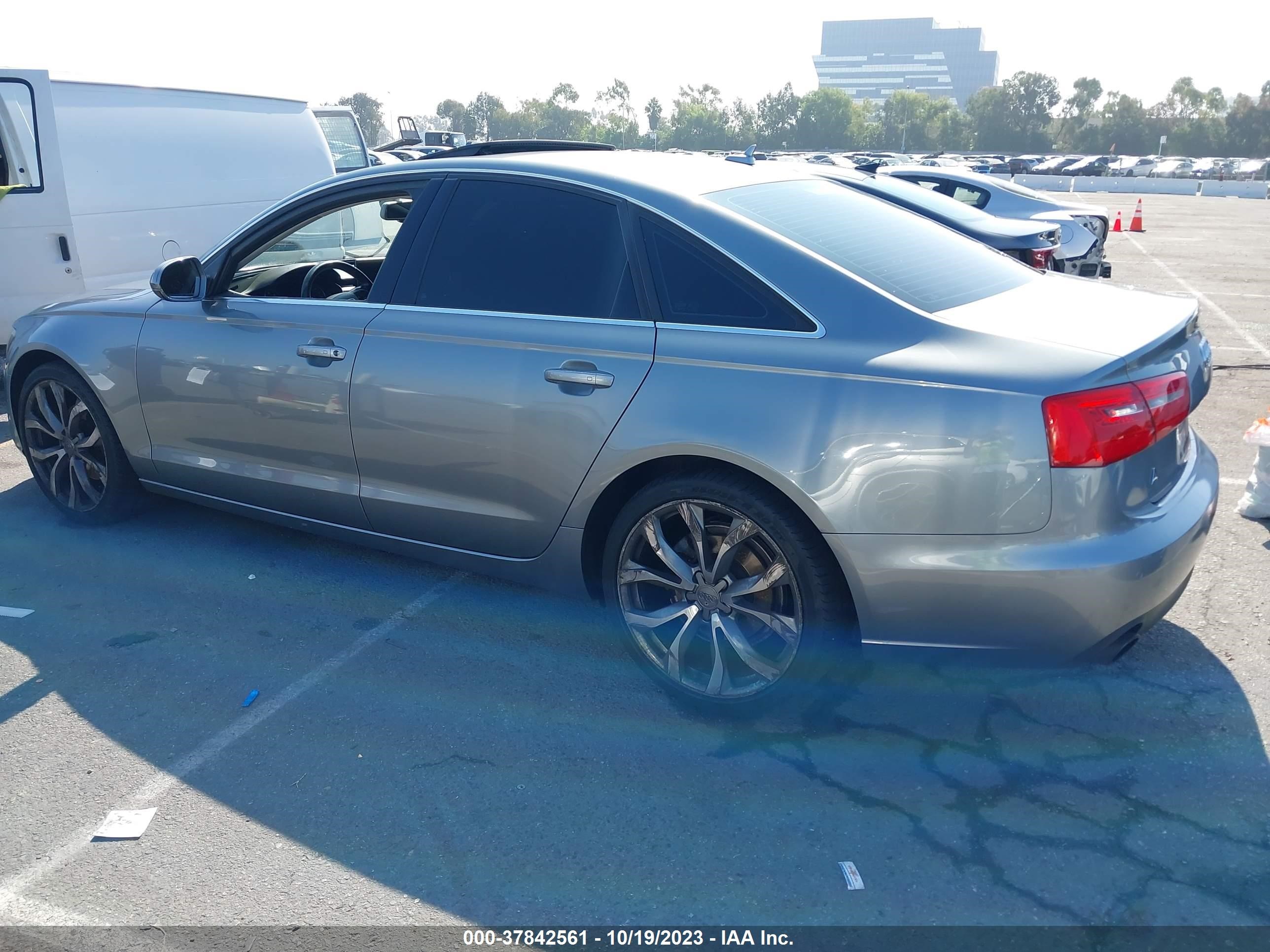 Photo 12 VIN: WAUGFAFC1DN028660 - AUDI A6 