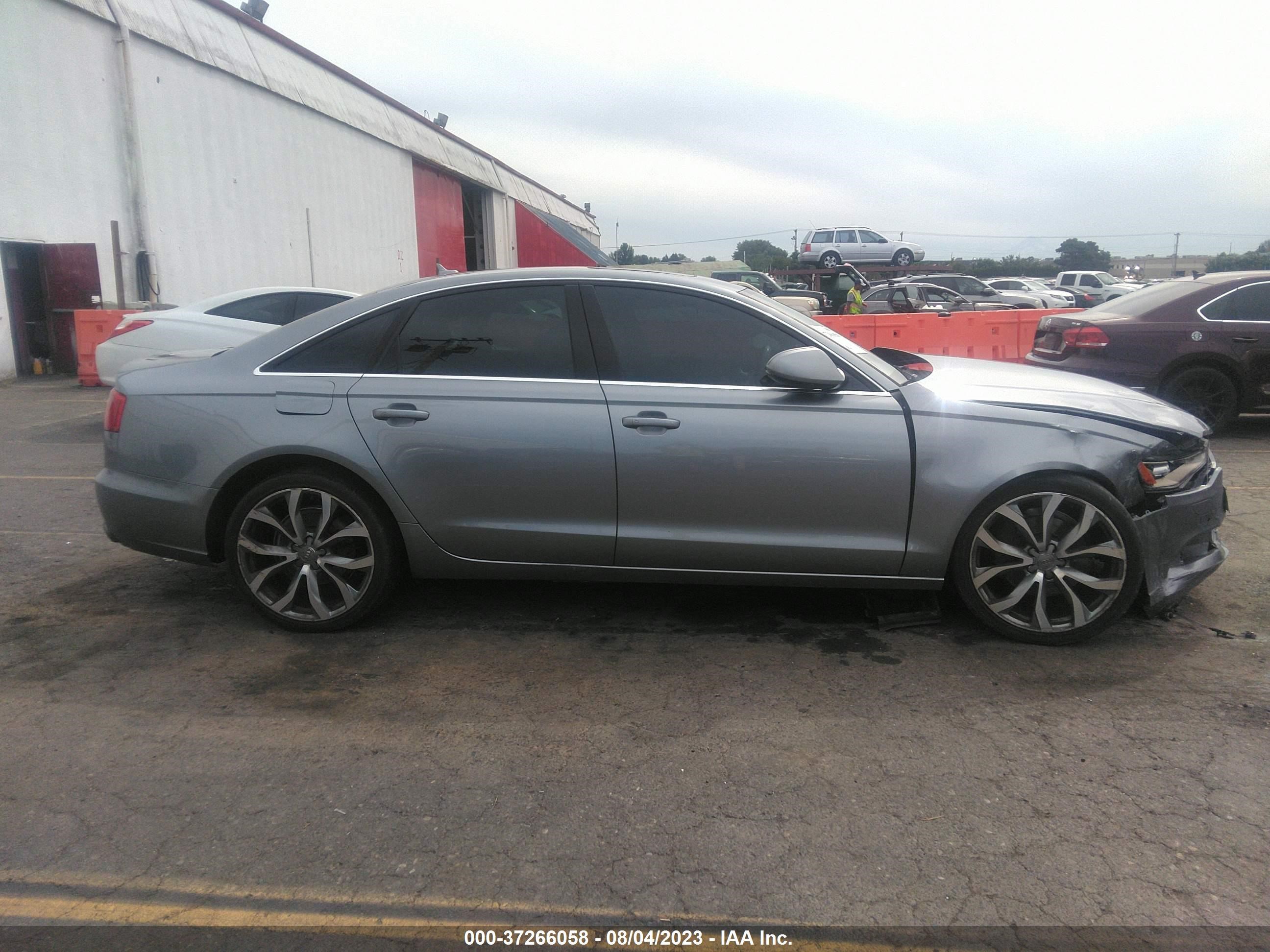 Photo 12 VIN: WAUGFAFC1DN056829 - AUDI A6 