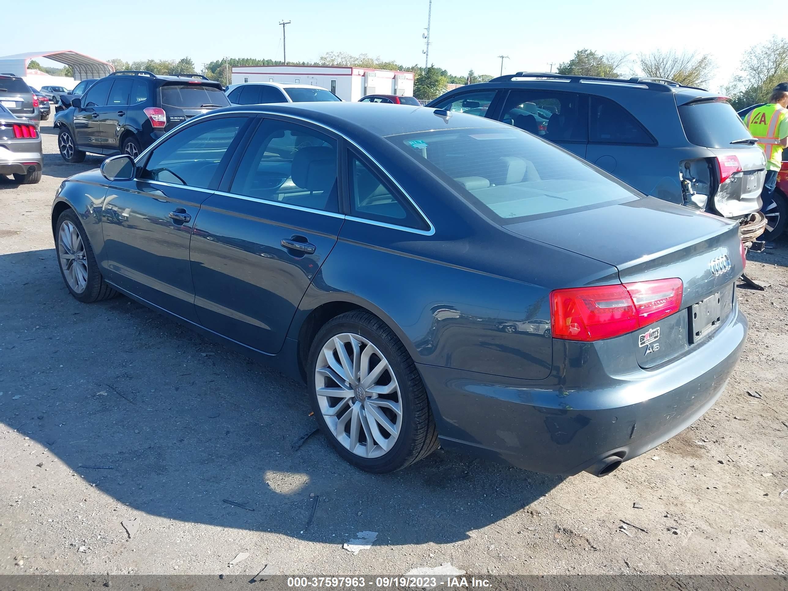 Photo 2 VIN: WAUGFAFC1DN157756 - AUDI A6 