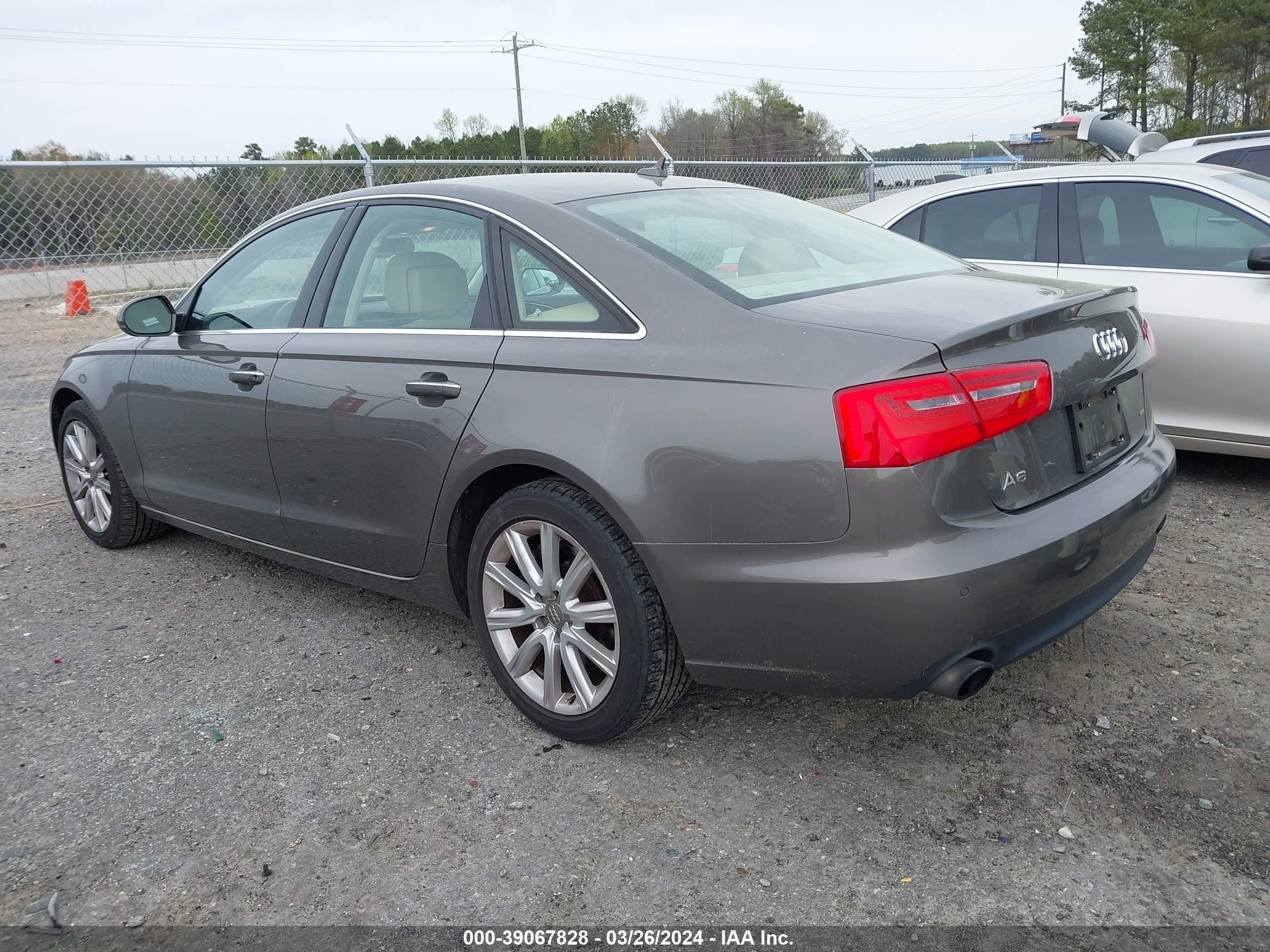 Photo 2 VIN: WAUGFAFC2FN019386 - AUDI A6 