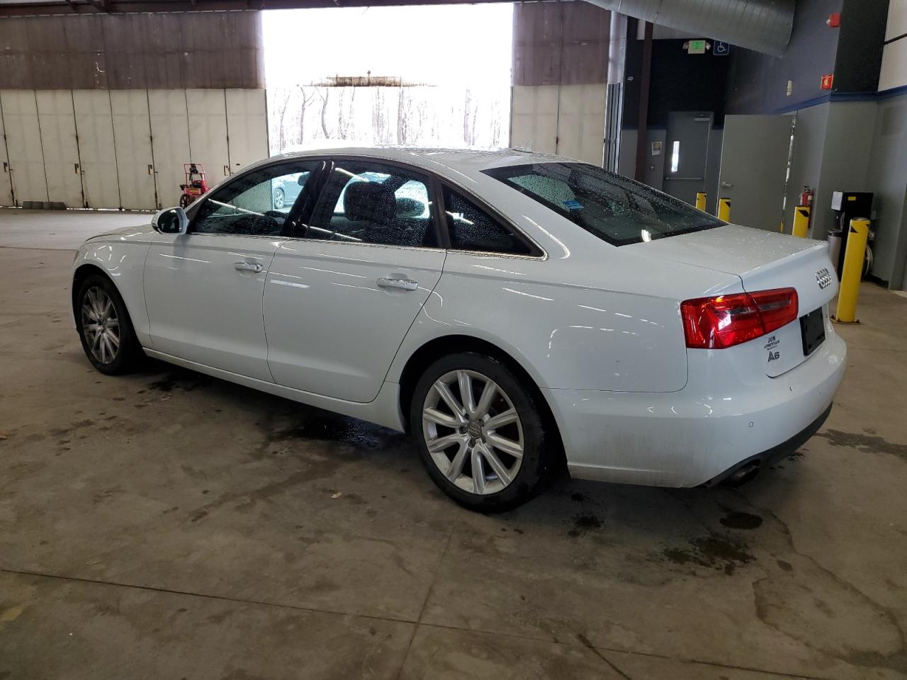 Photo 1 VIN: WAUGFAFC9FN015996 - AUDI A6 