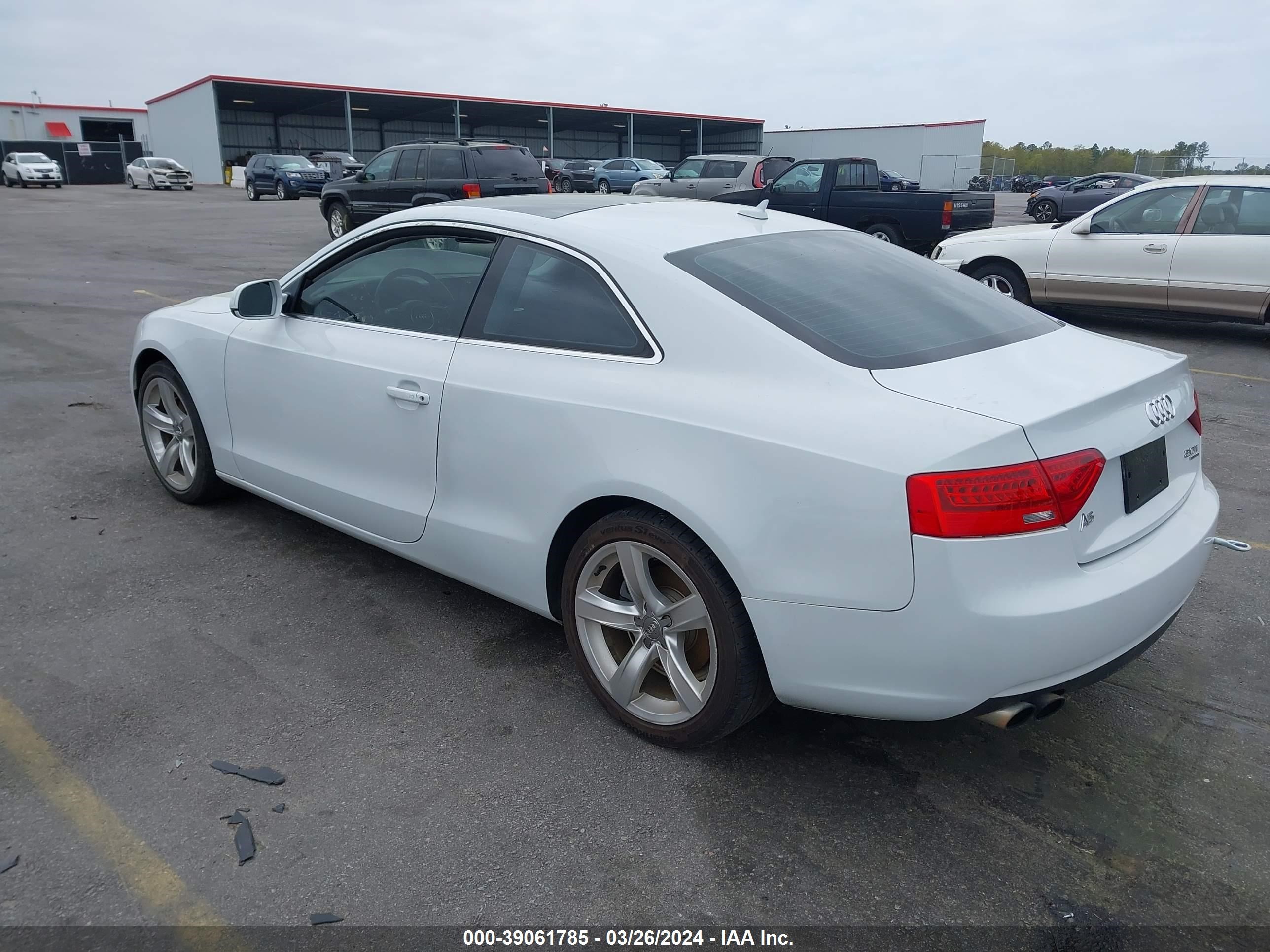 Photo 2 VIN: WAUGFAFR3FA013320 - AUDI A5 