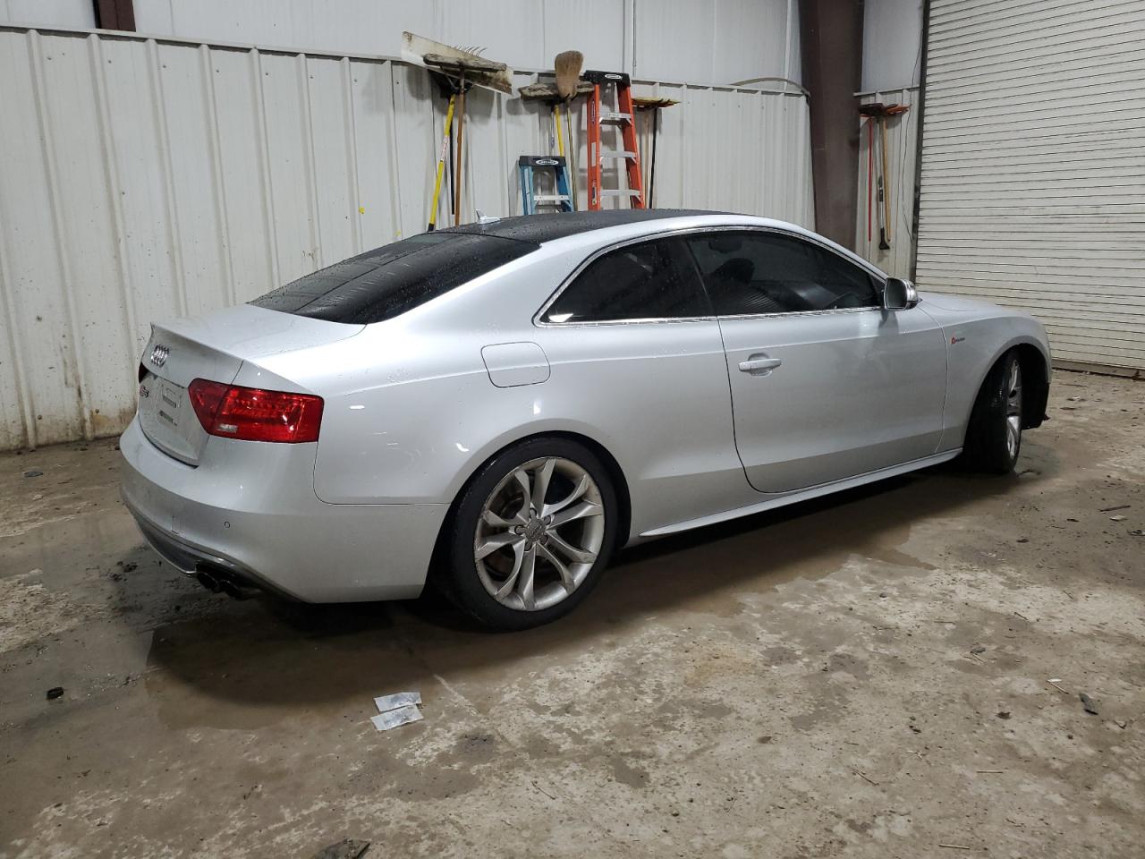 Photo 2 VIN: WAUGGAFR8DA073362 - AUDI RS5 