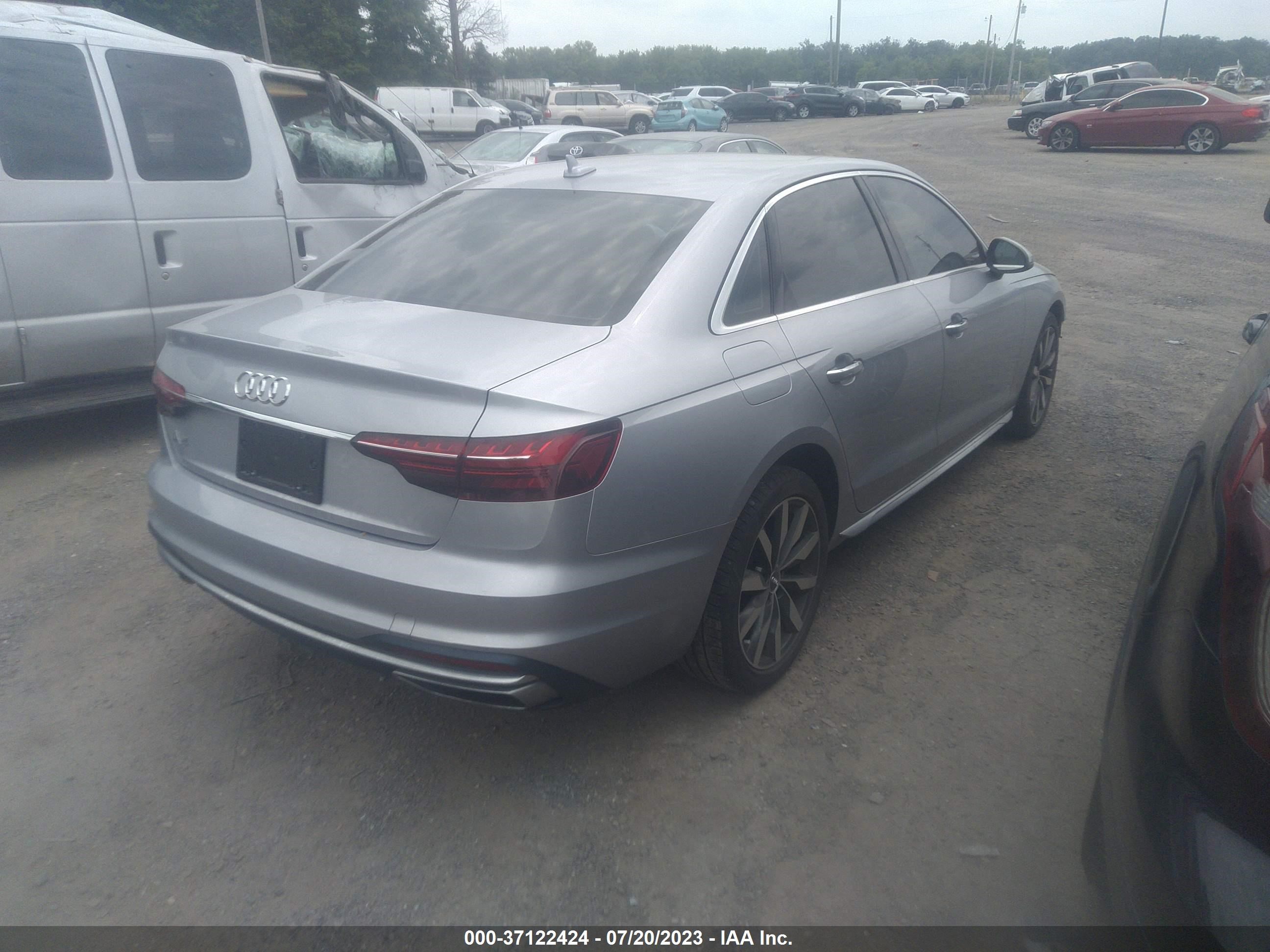 Photo 3 VIN: WAUGMAF41LA068533 - AUDI A4 