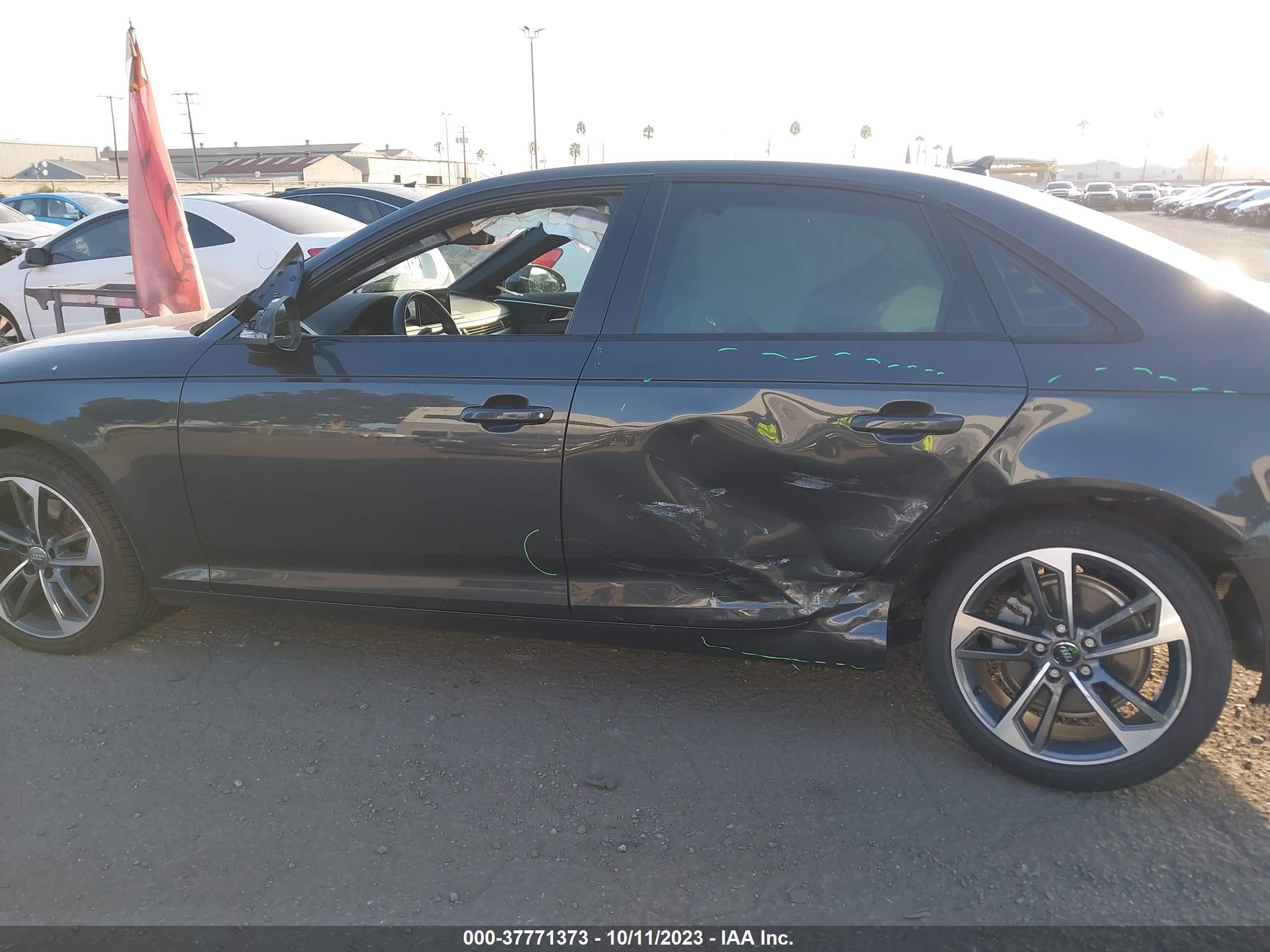 Photo 13 VIN: WAUGMAF47KN015729 - AUDI A4 