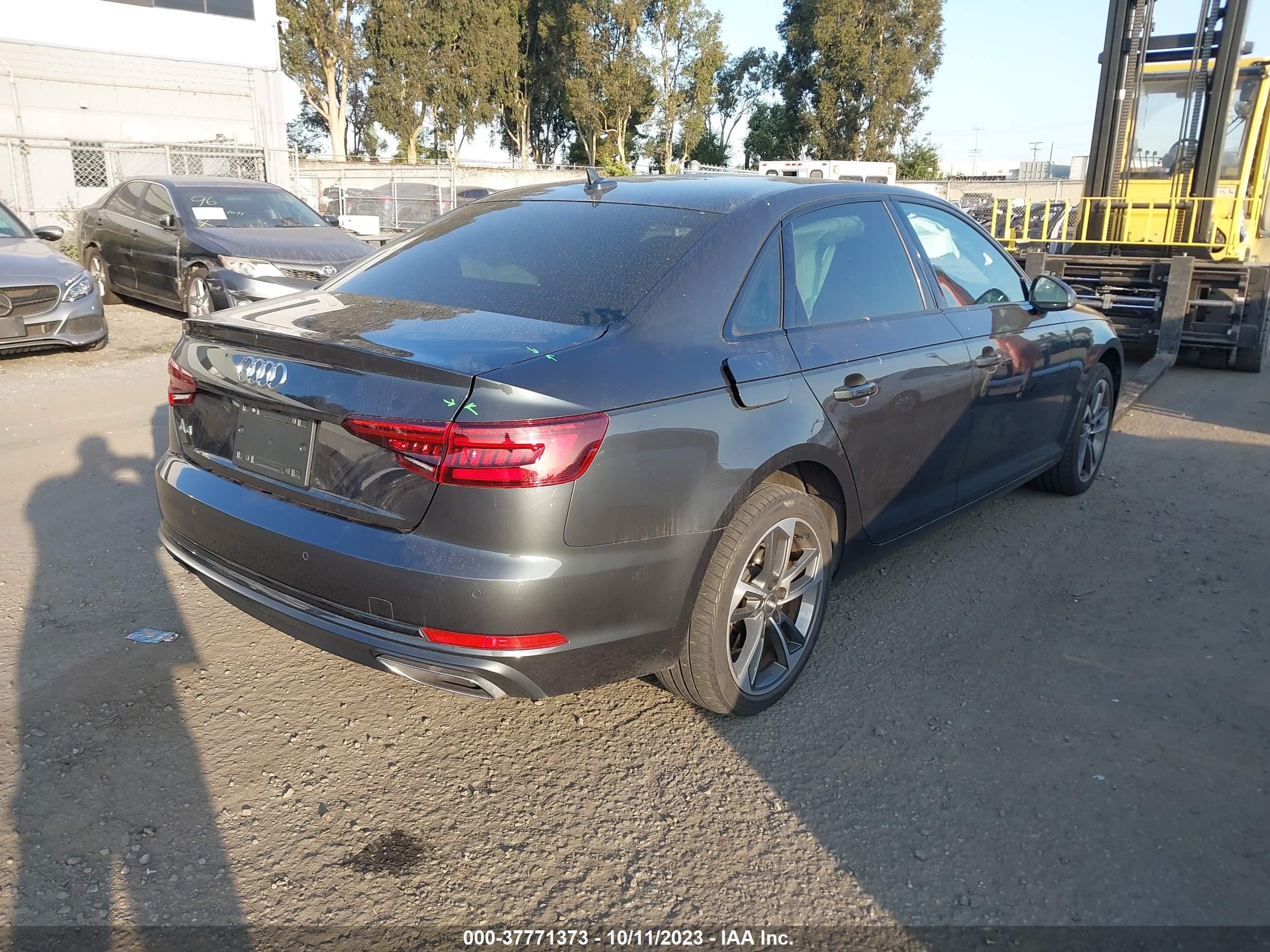 Photo 3 VIN: WAUGMAF47KN015729 - AUDI A4 