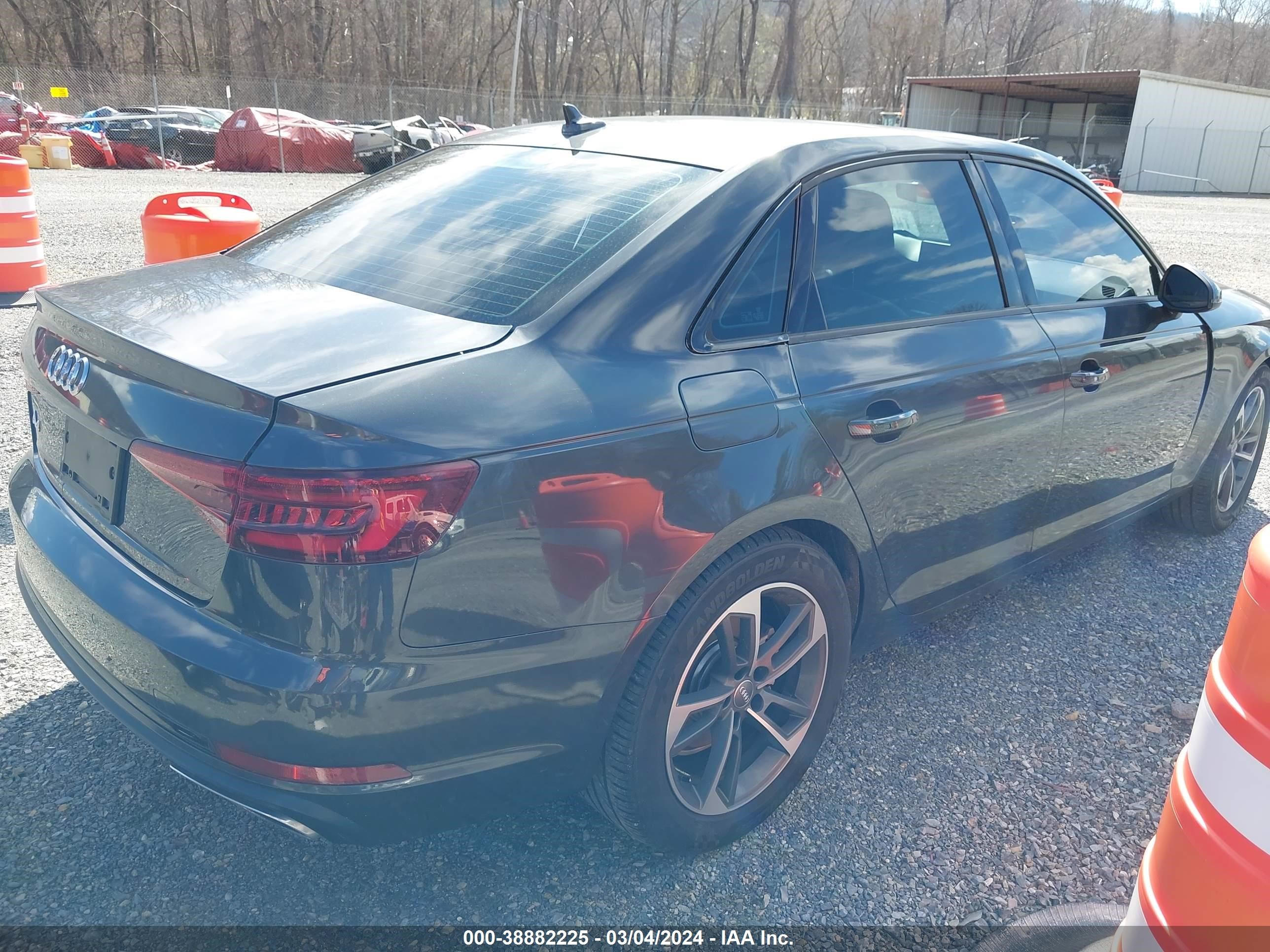 Photo 3 VIN: WAUGMAF48KN020440 - AUDI A4 