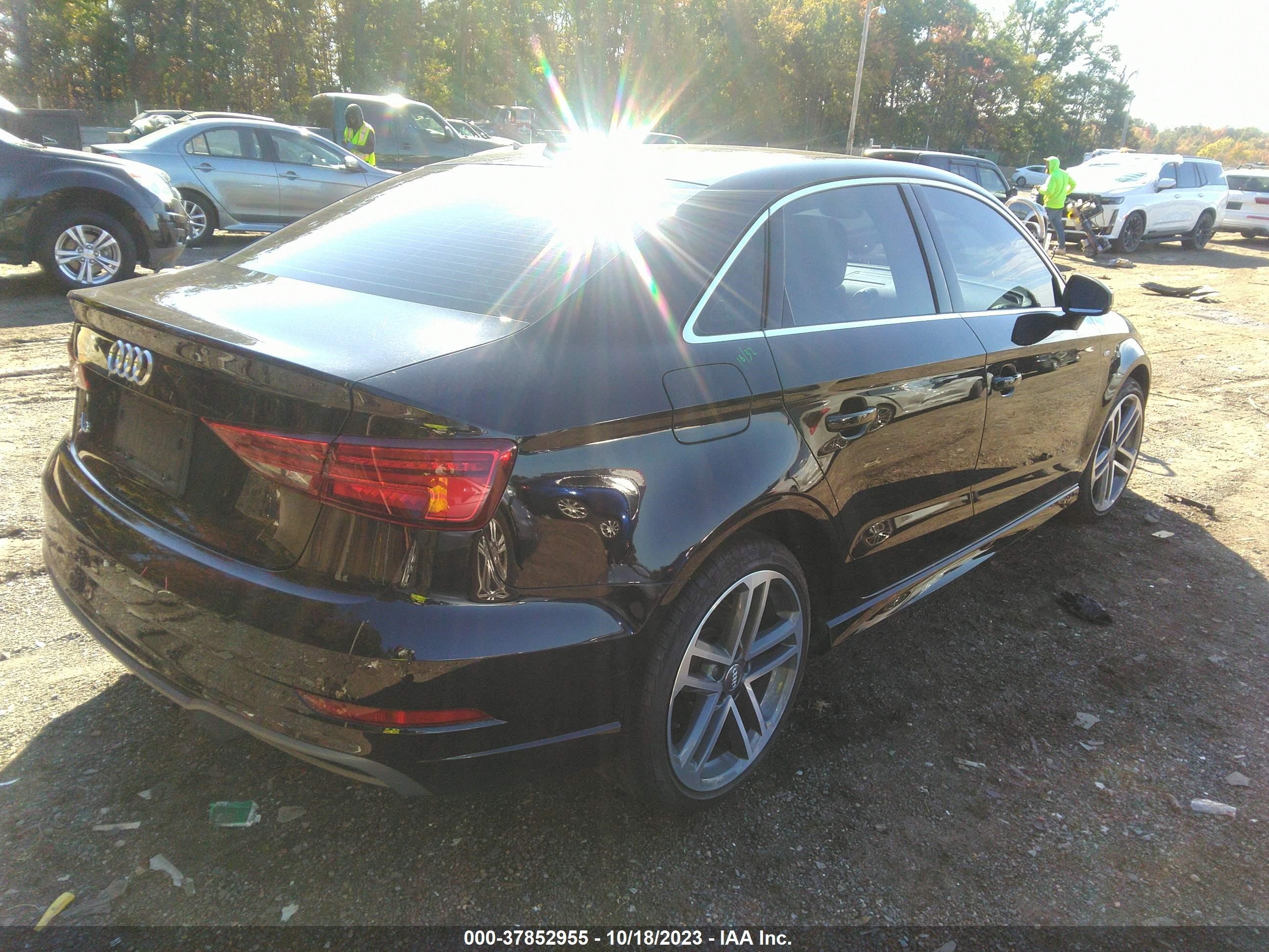 Photo 3 VIN: WAUGUGFF4J1046222 - AUDI A3 