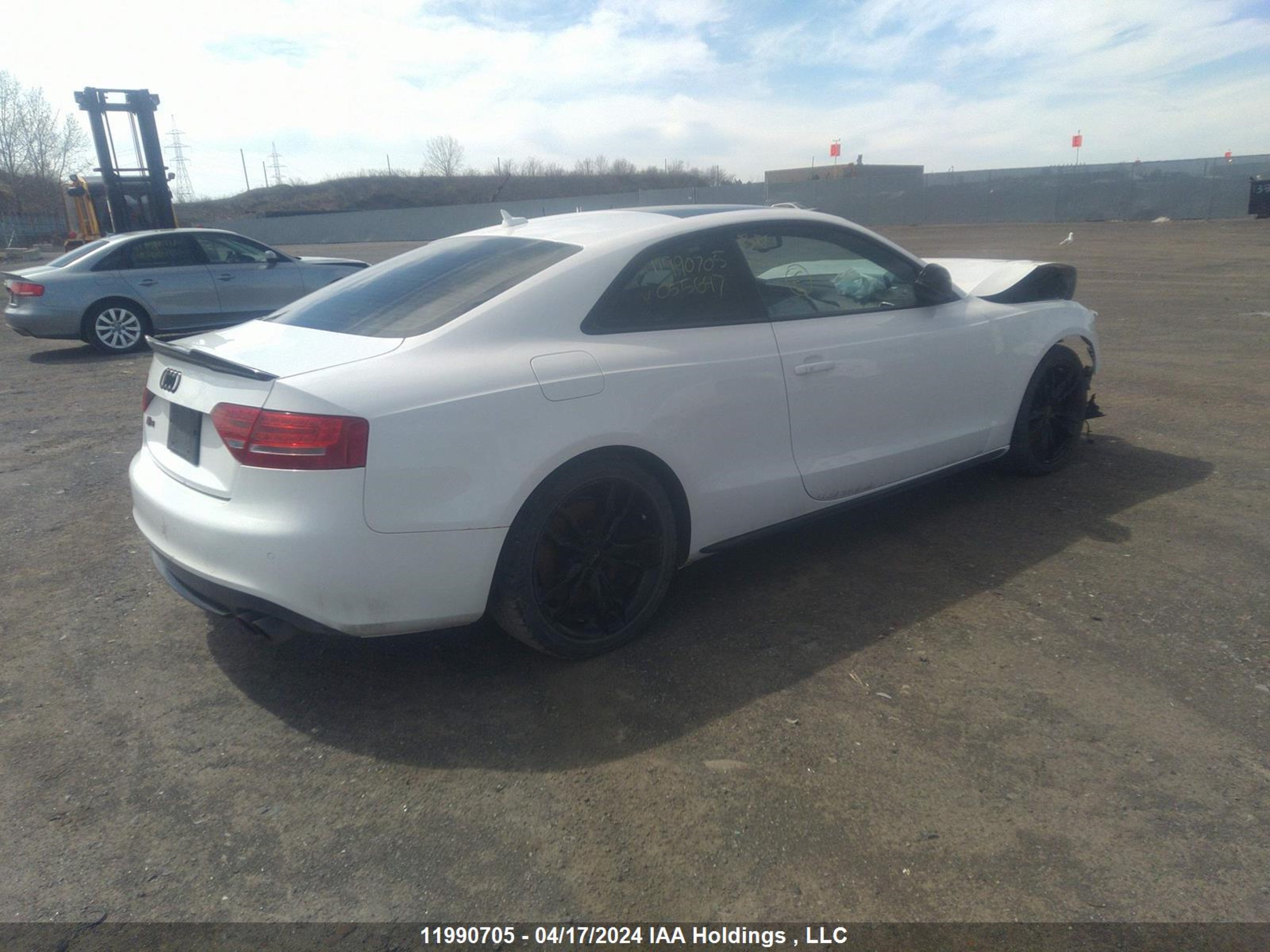 Photo 3 VIN: WAUGVBFR1AA055647 - AUDI S5 