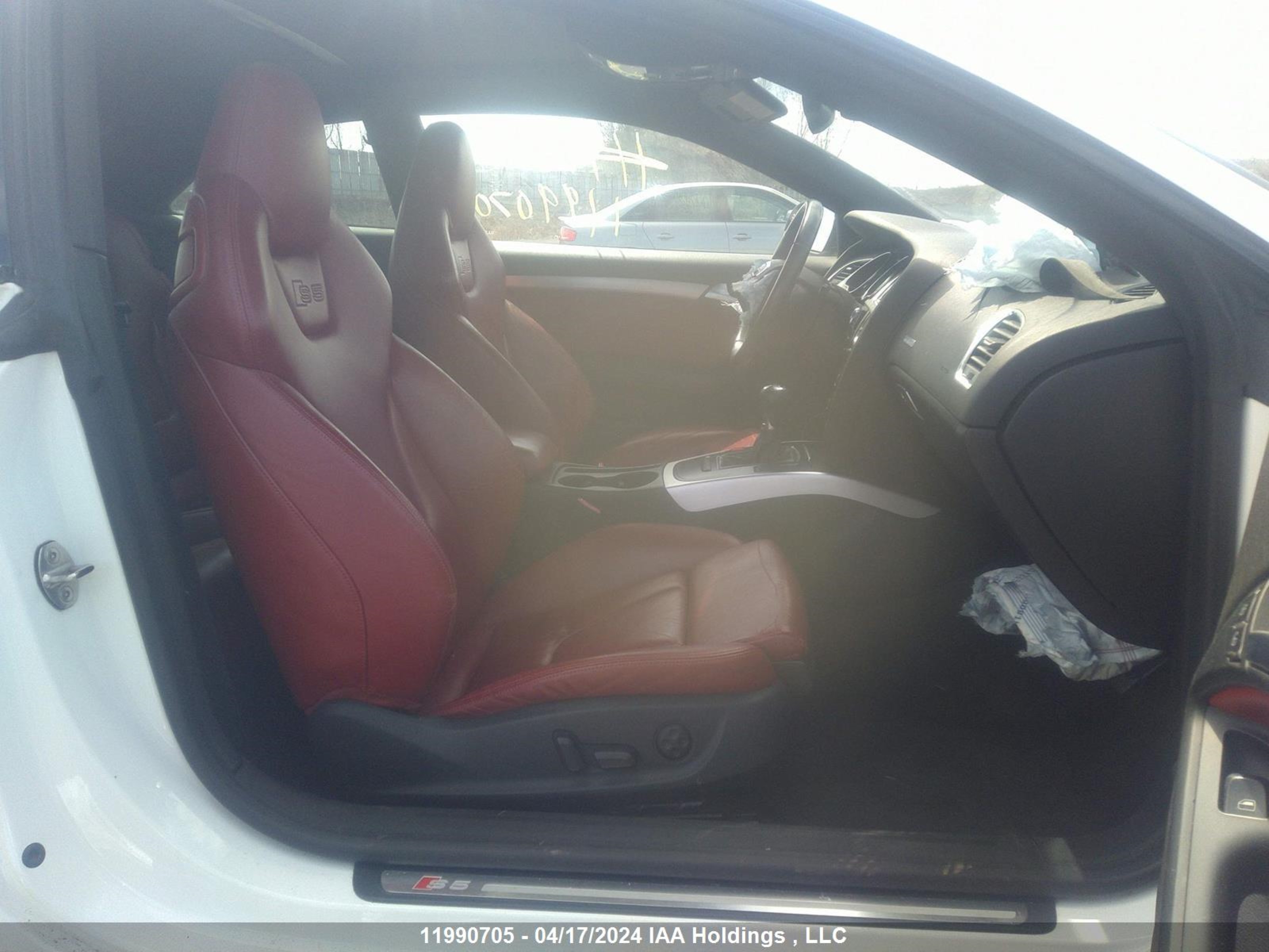 Photo 4 VIN: WAUGVBFR1AA055647 - AUDI S5 